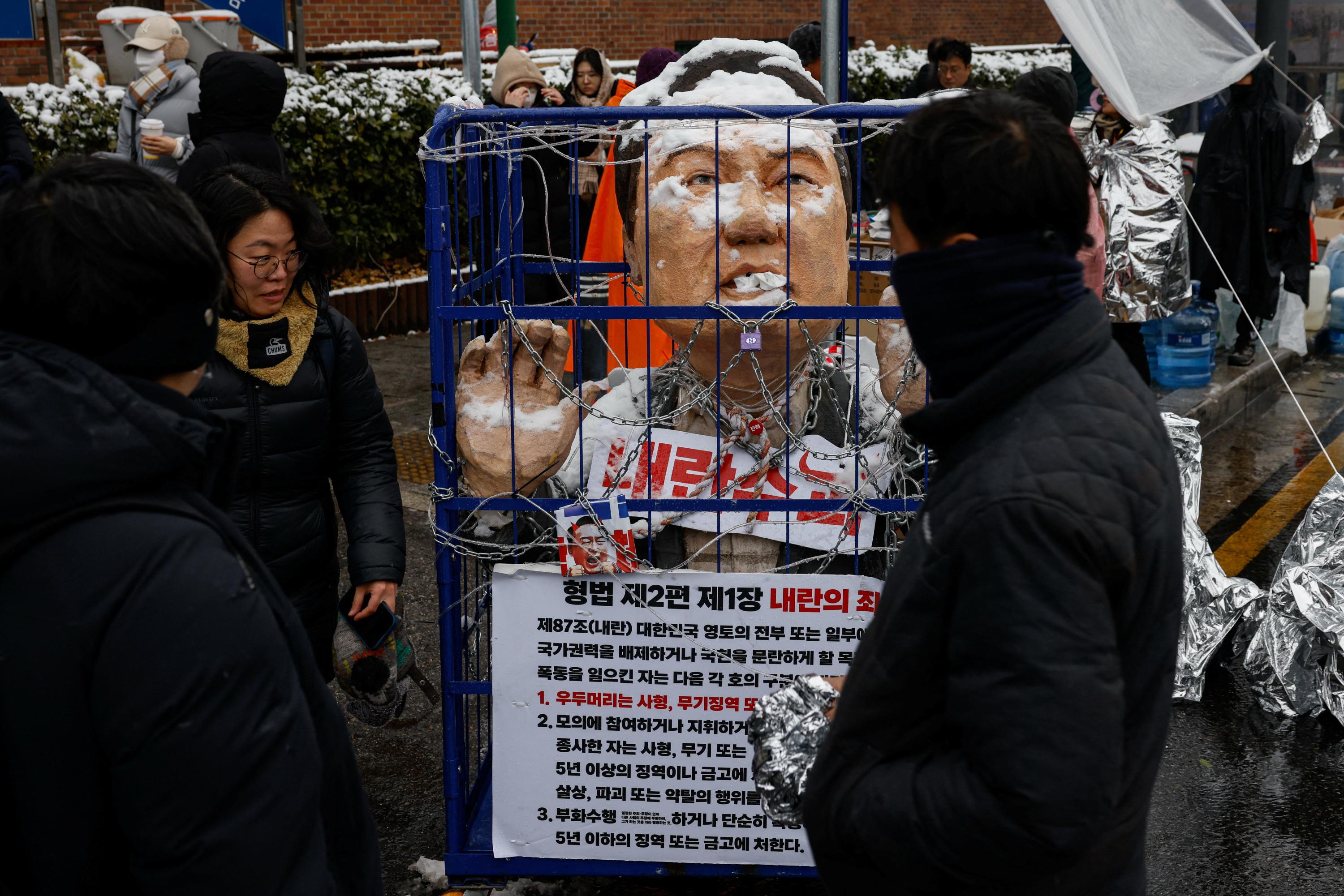 Corée du Sud : des manifestations sous la neige la veille de la date butoir pour arrêter Yoon