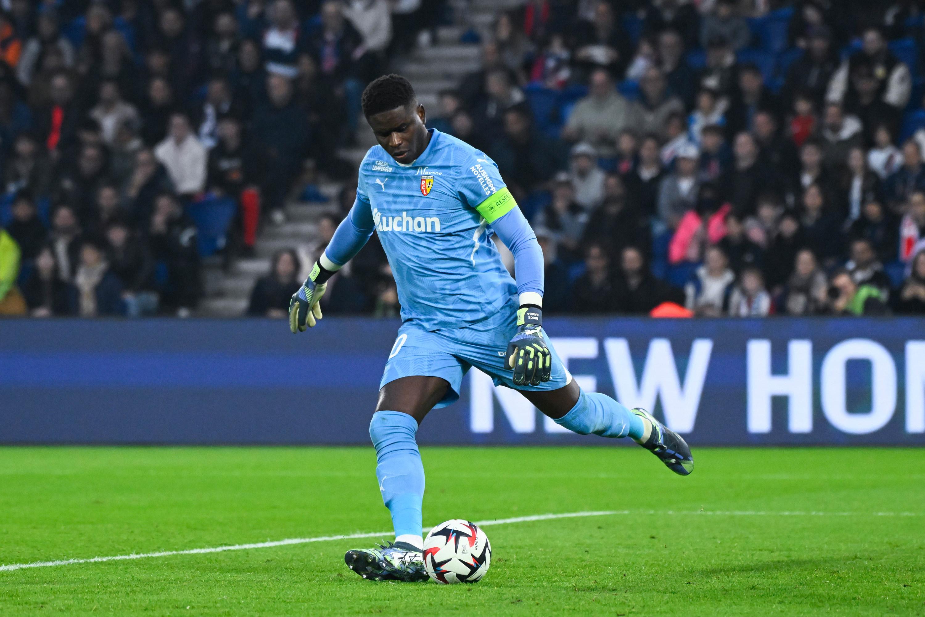 Ligue 1 : l’ancien lensois Brice Samba rejoint officiellement le Stade Rennais