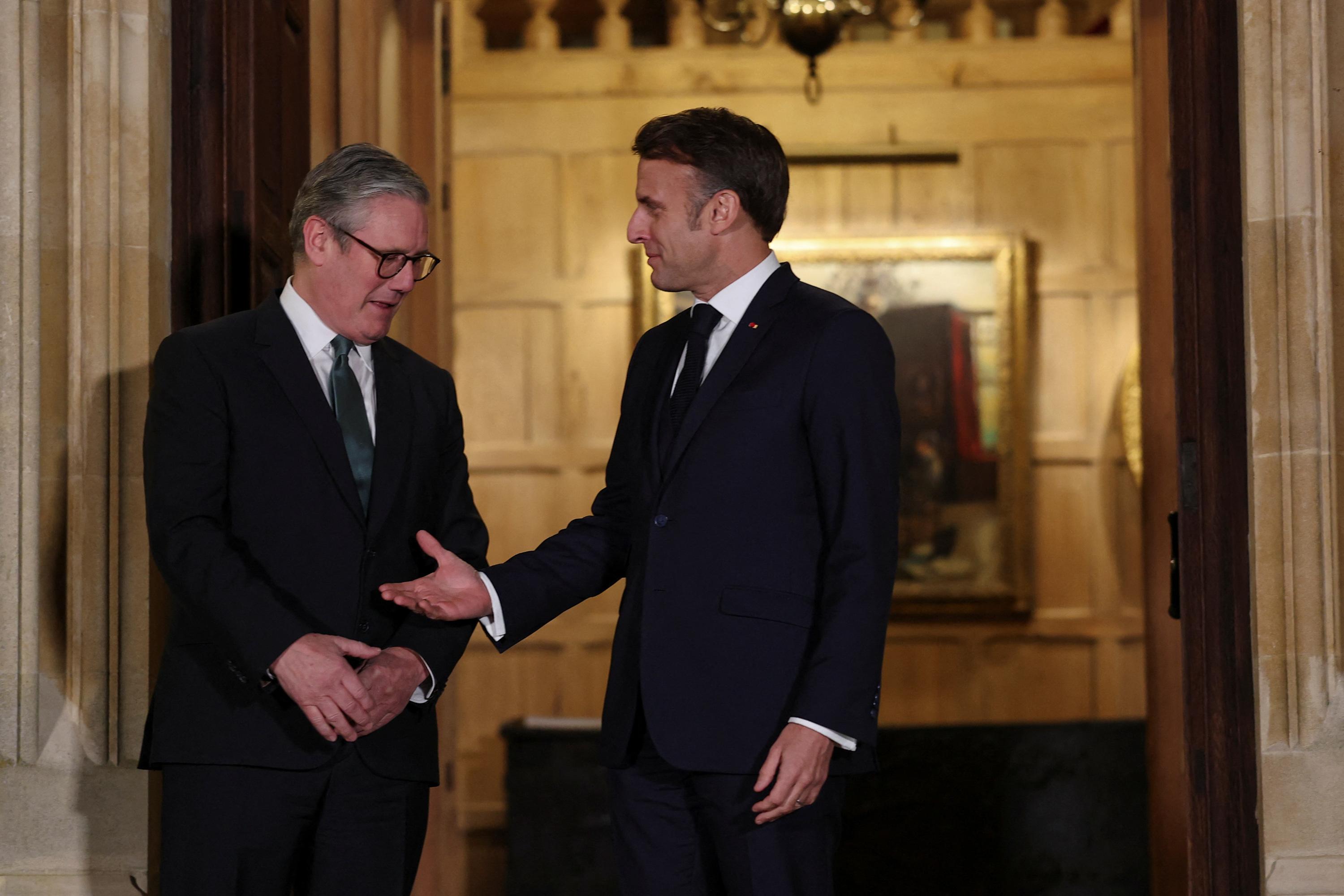 Emmanuel Macron est arrivé au Royaume-Uni pour rencontrer Keir Starmer