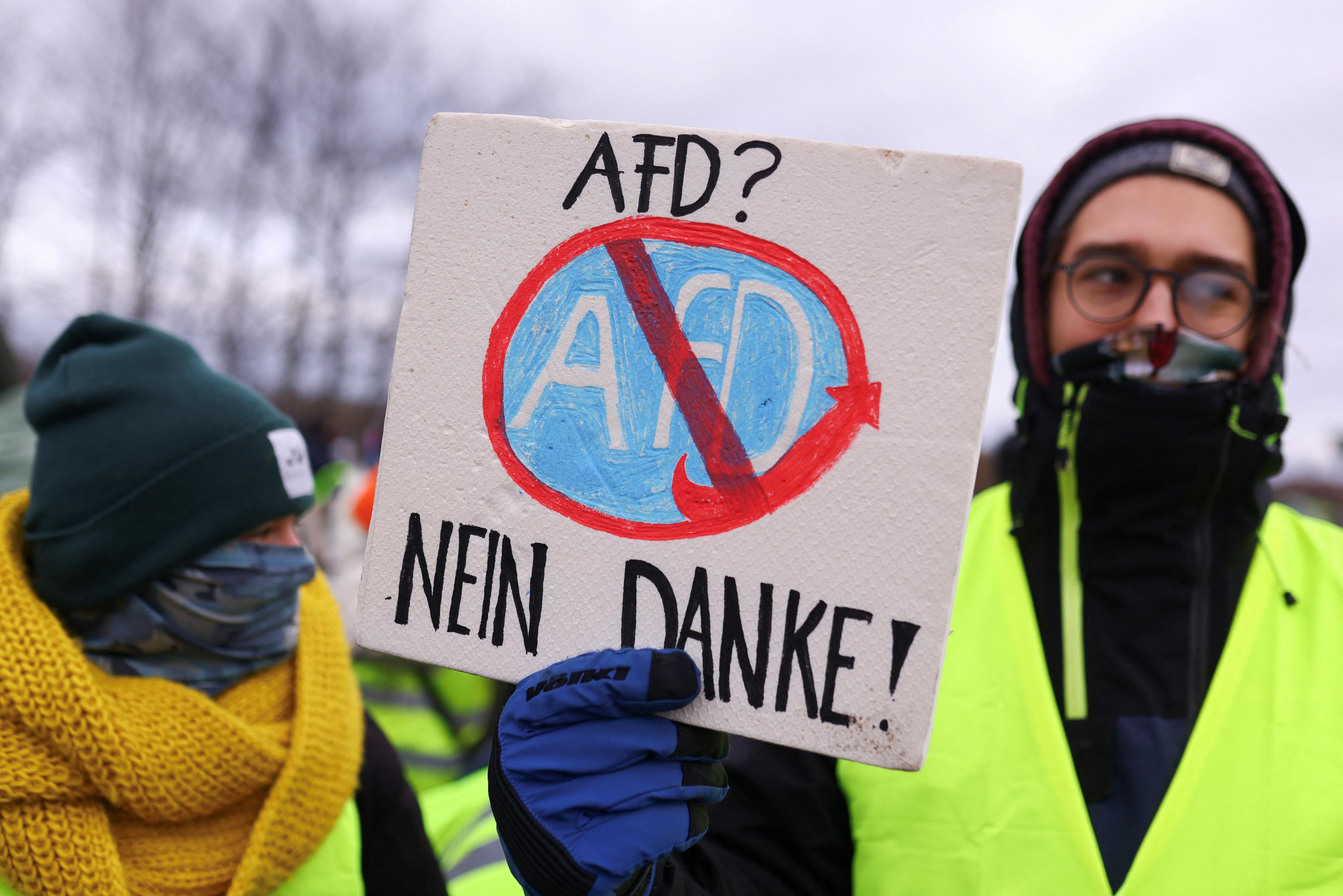 «Non aux nazis !» : en Allemagne, des manifestants perturbent un congrès de l’AfD