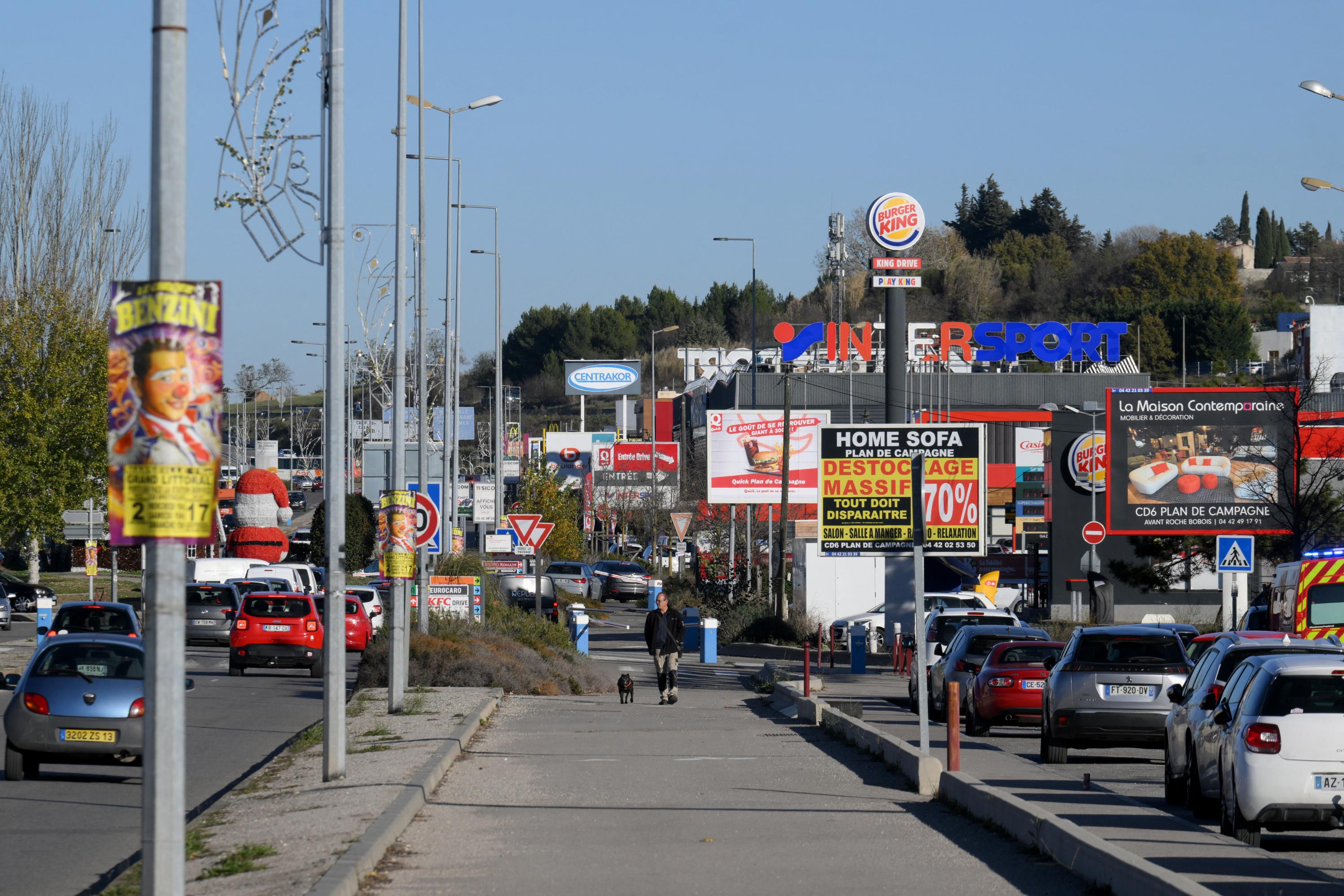 Dans les Bouches-du-Rhône, une zone commerciale visée par de mystérieux incendies en série