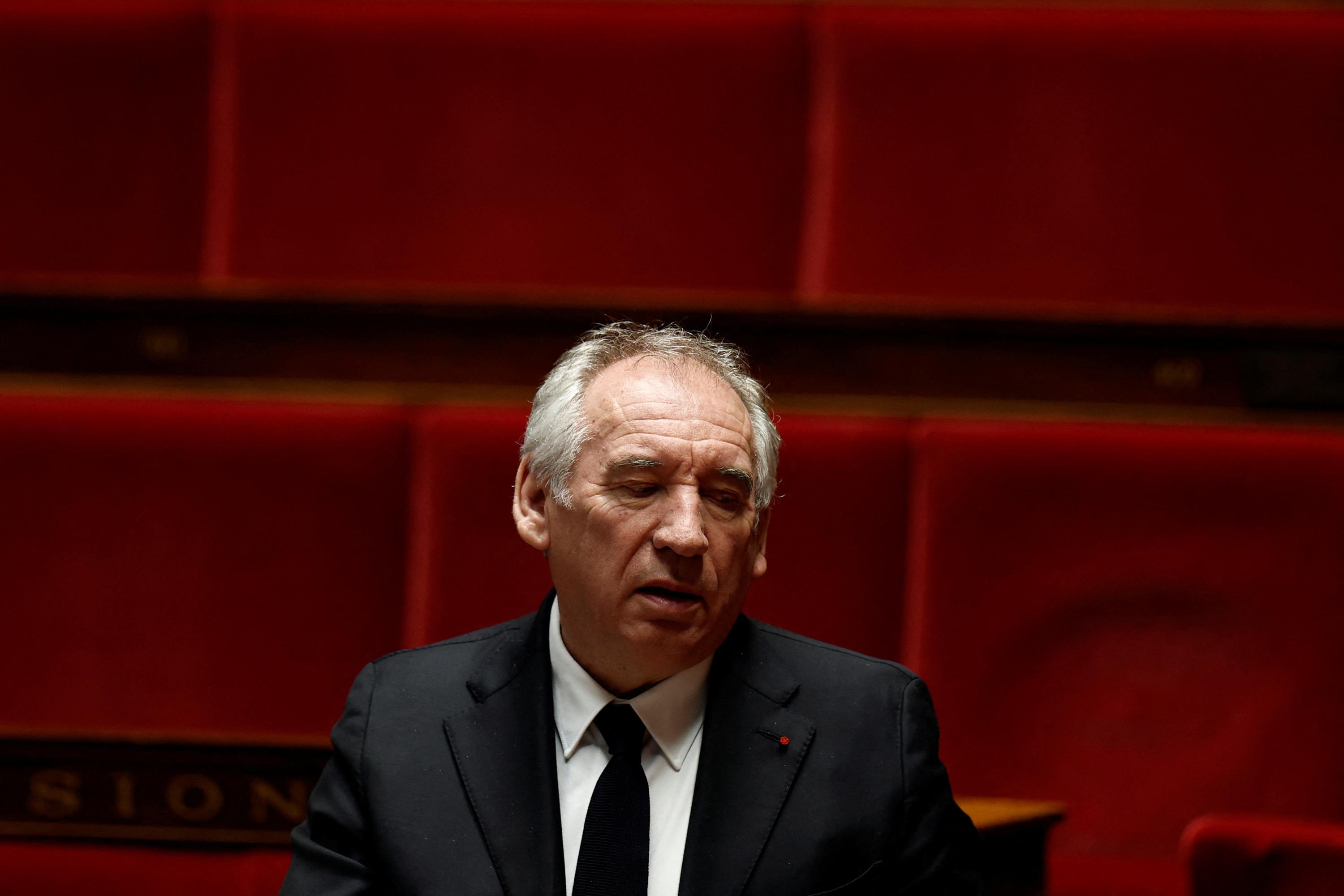 Dépenses de santé, fonctionnaires, logement… Les concessions de Bayrou au PS effacent plus de 2 milliards d’euros d’économies