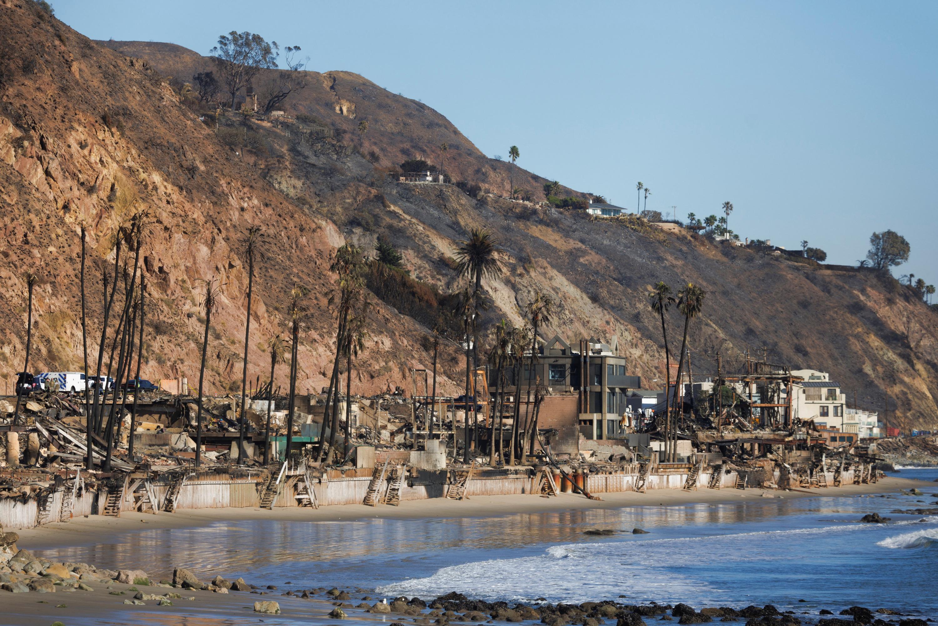 Incendies à Los Angeles : les pompiers redoutent le retour de vents forts prévu lundi