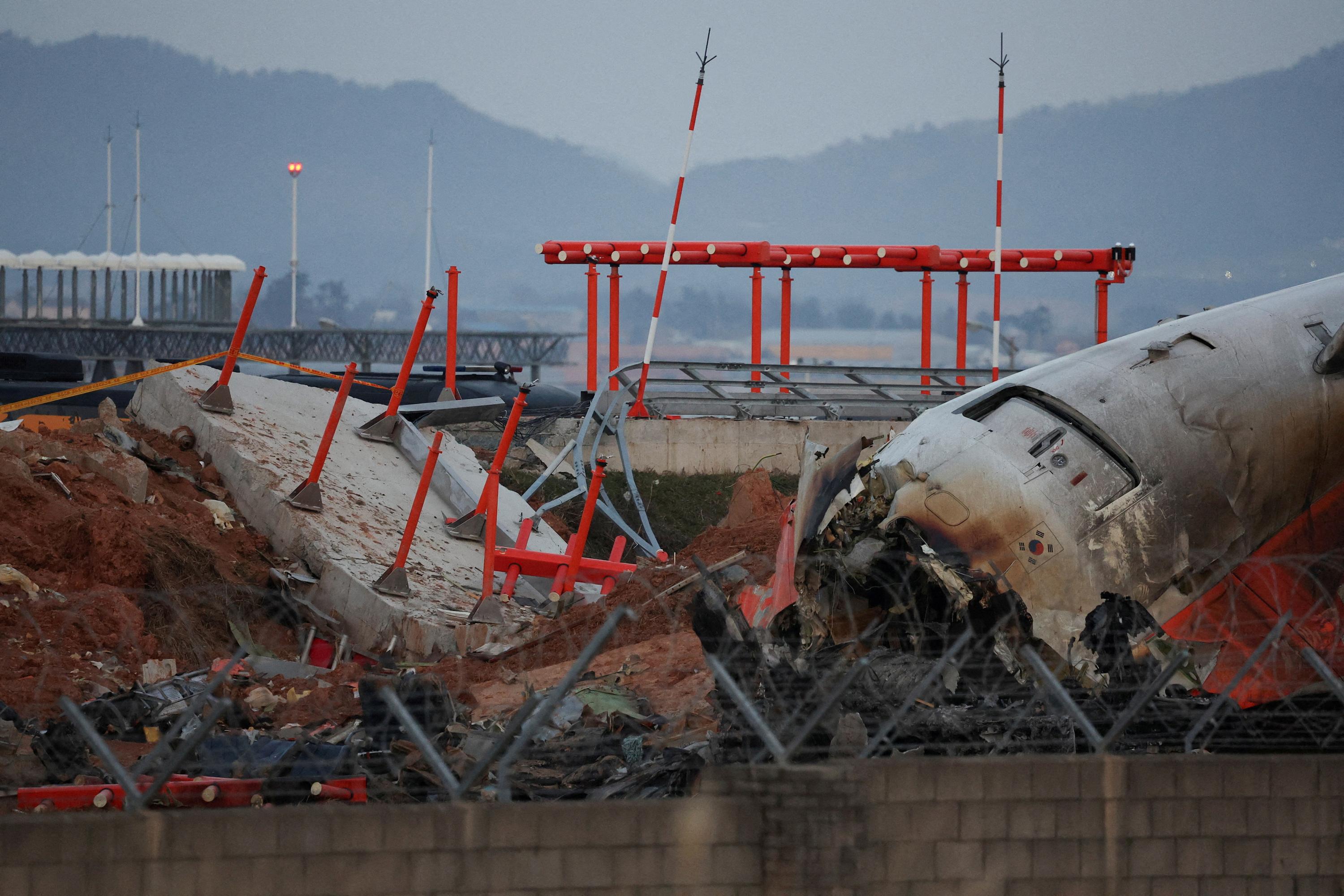 La Corée du Sud va supprimer les barrières en béton près des pistes d’atterrissage après le crash de Jeju Air