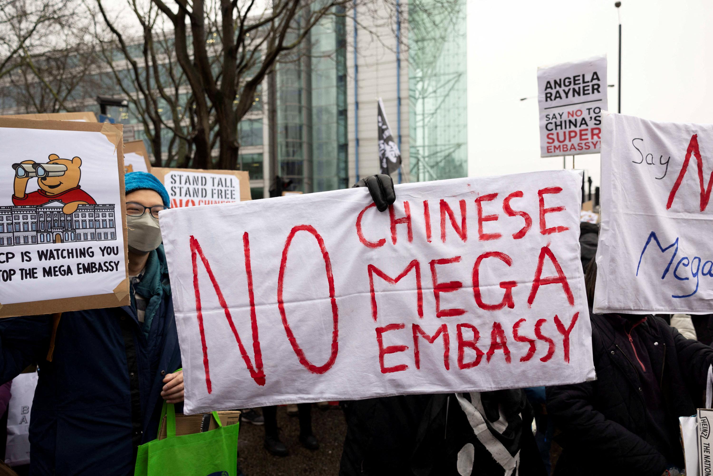 Le Parti communiste vous surveille : manifestation à Londres contre le projet de nouvelle ambassade chinoise au Royaume-Uni