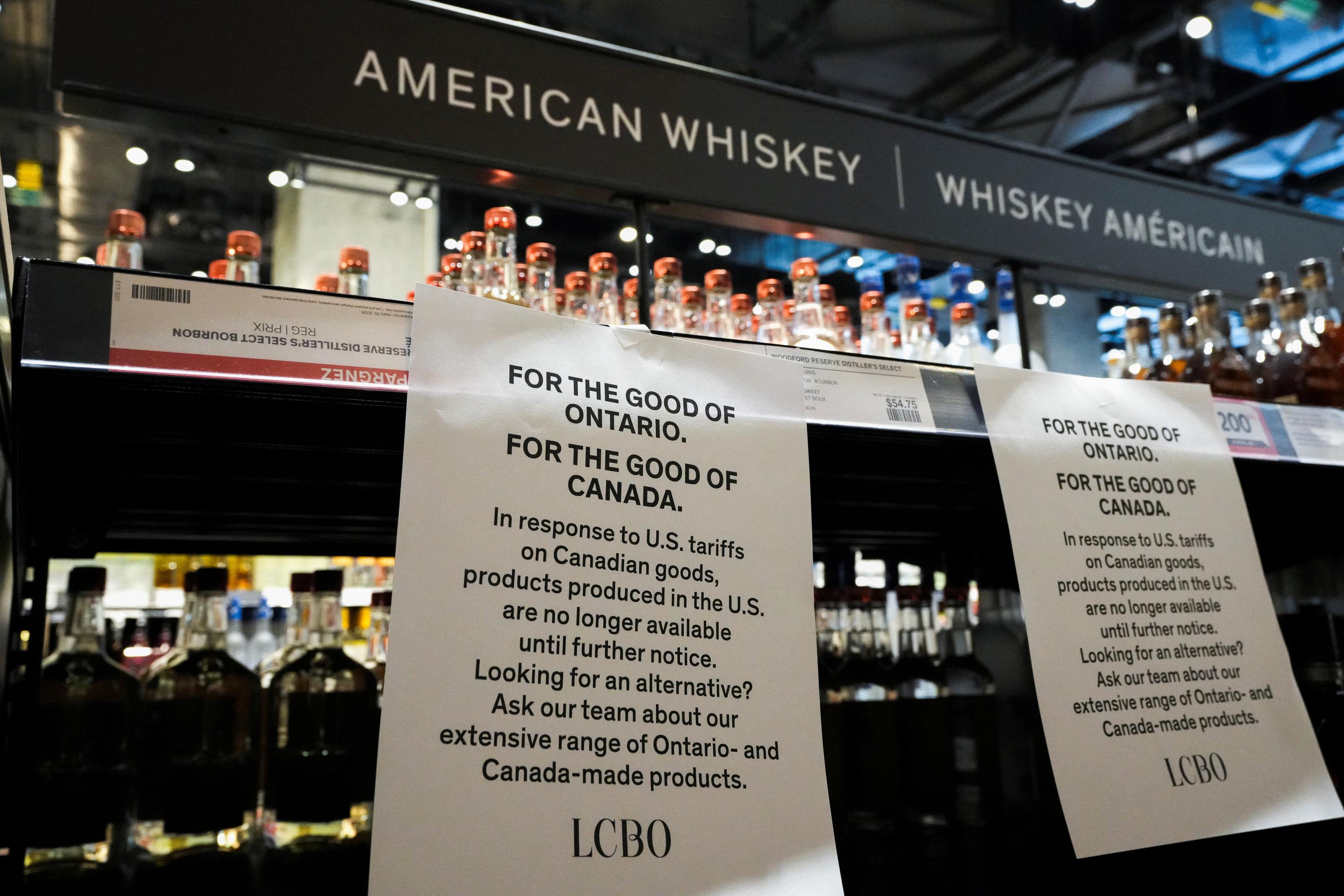 Plusieurs provinces canadiennes bannissent l'alcool américain de leurs commerces