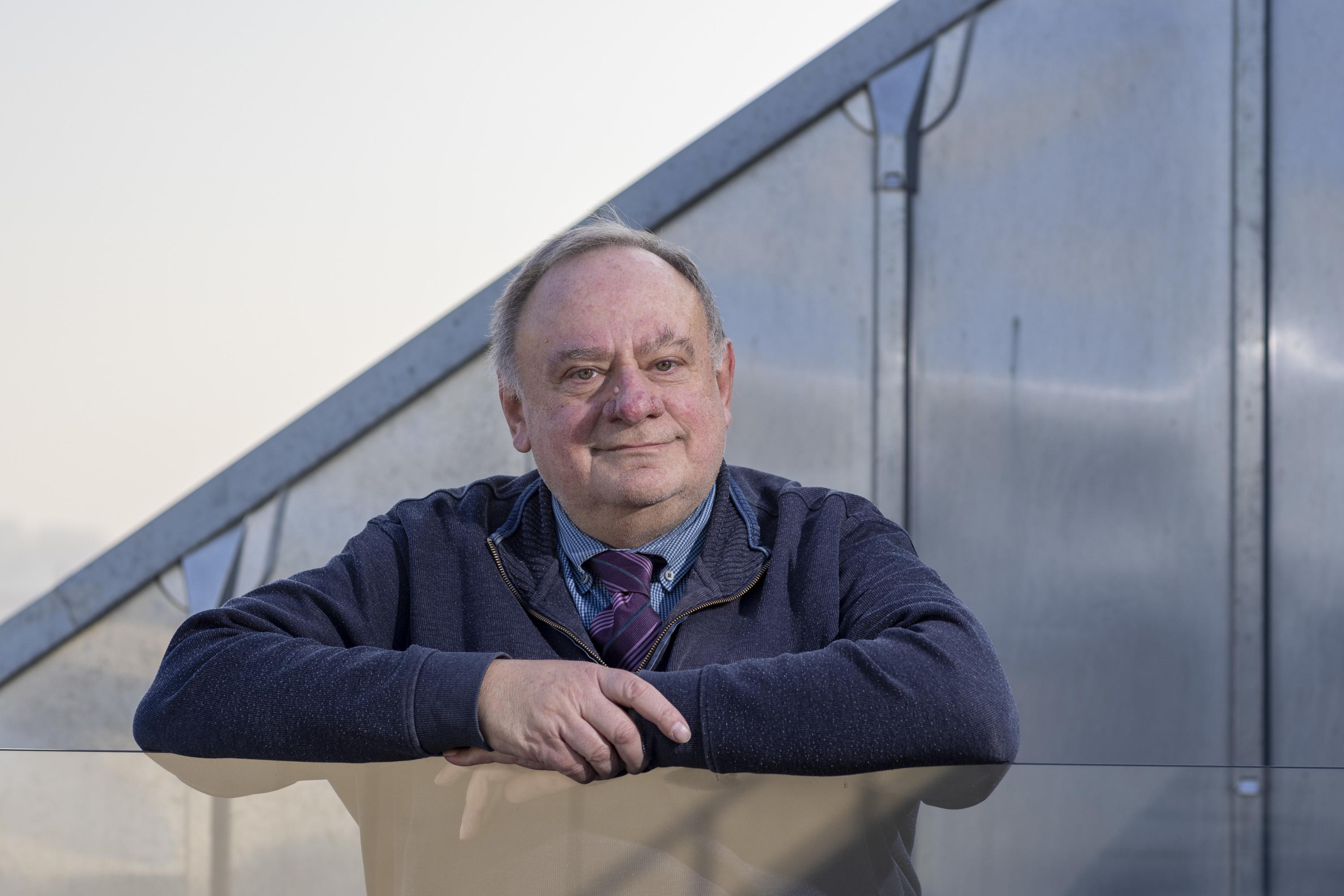 Jean-Marc Daniel, le tonton flingueur de l’économie qui monte sur les planches