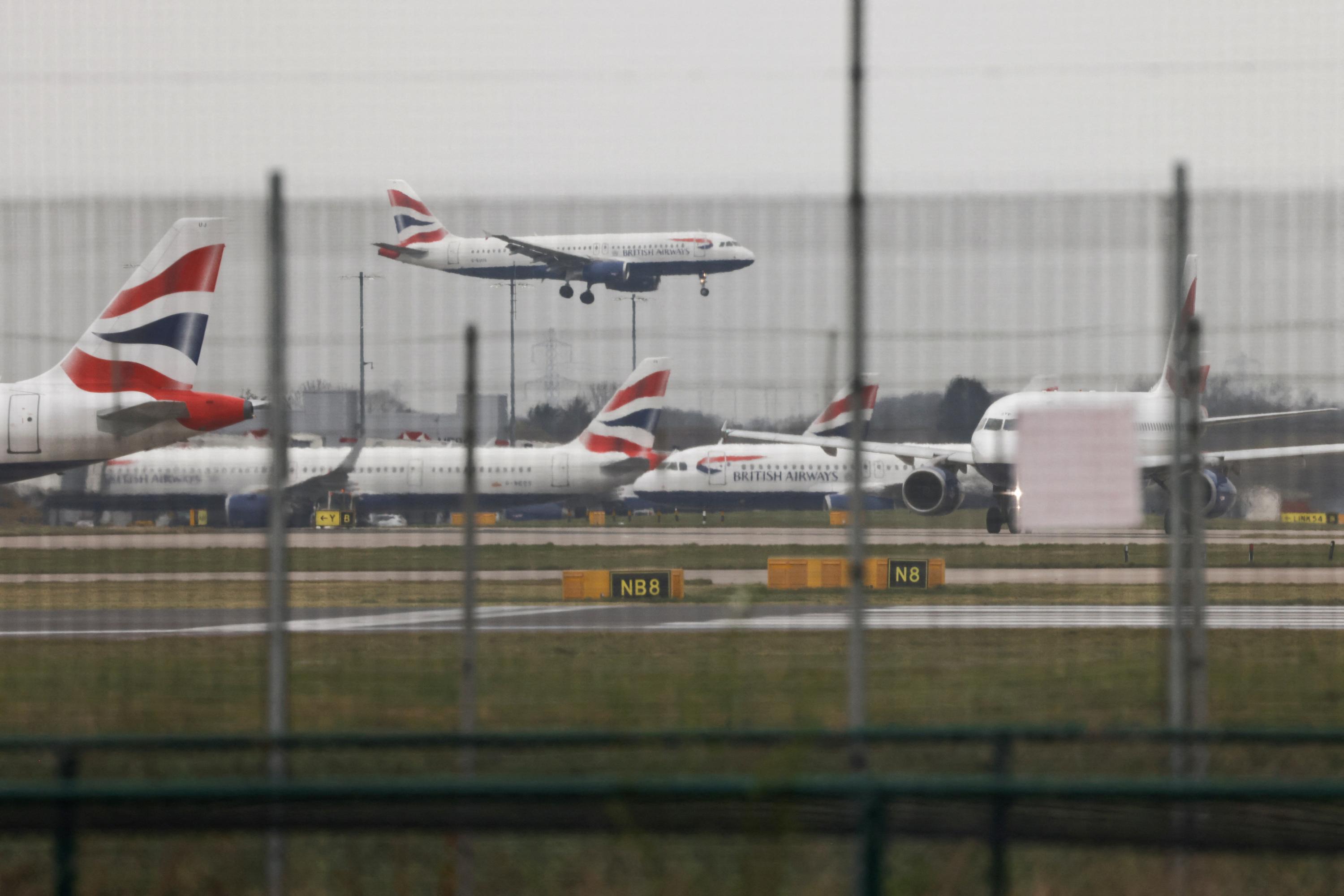 Fermé après un incendie, l'aéroport de Londres-Heathrow est de nouveau «opérationnel»