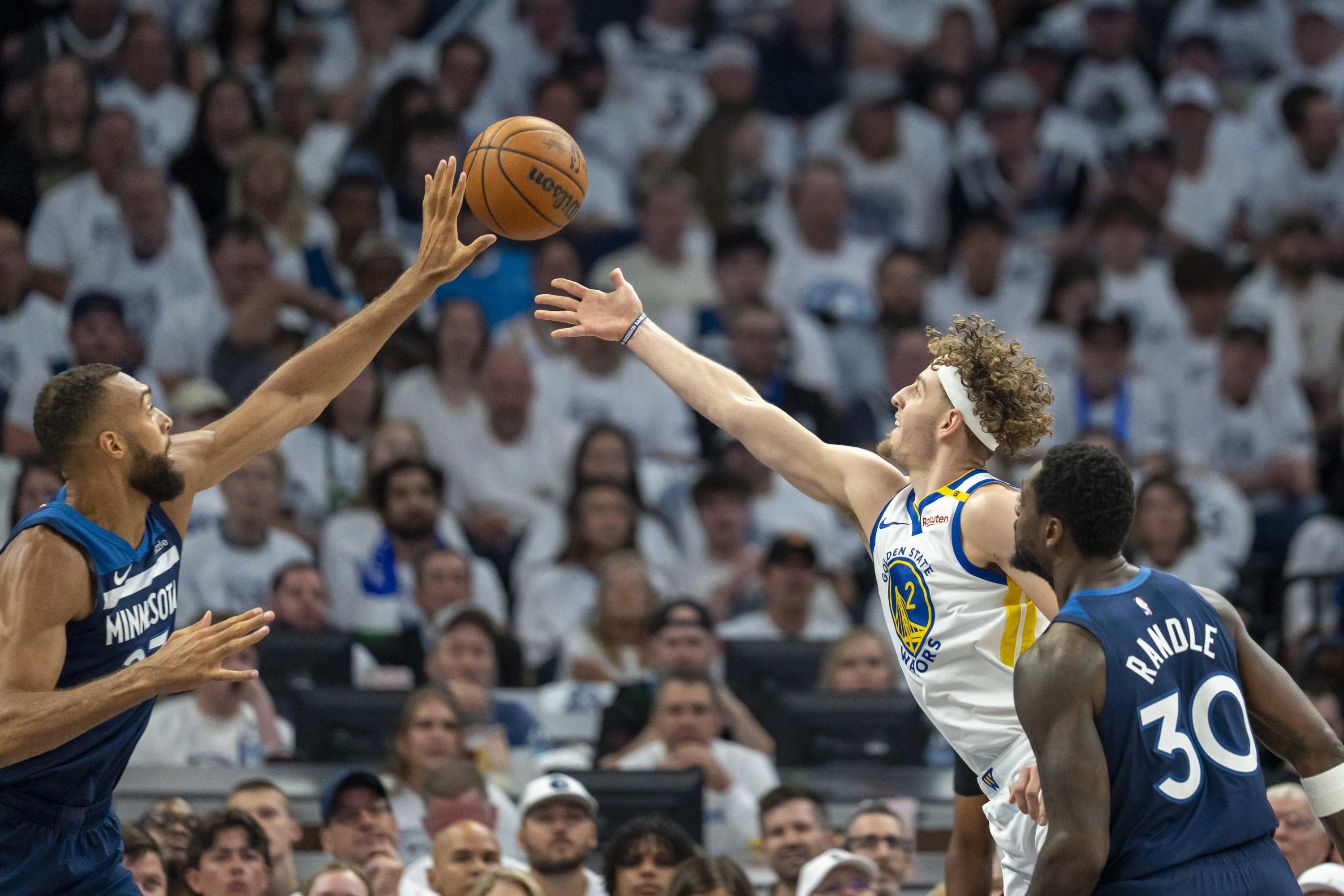 Play-offs NBA: Minnesota file en finale à l'Ouest, Boston réduit l'écart
