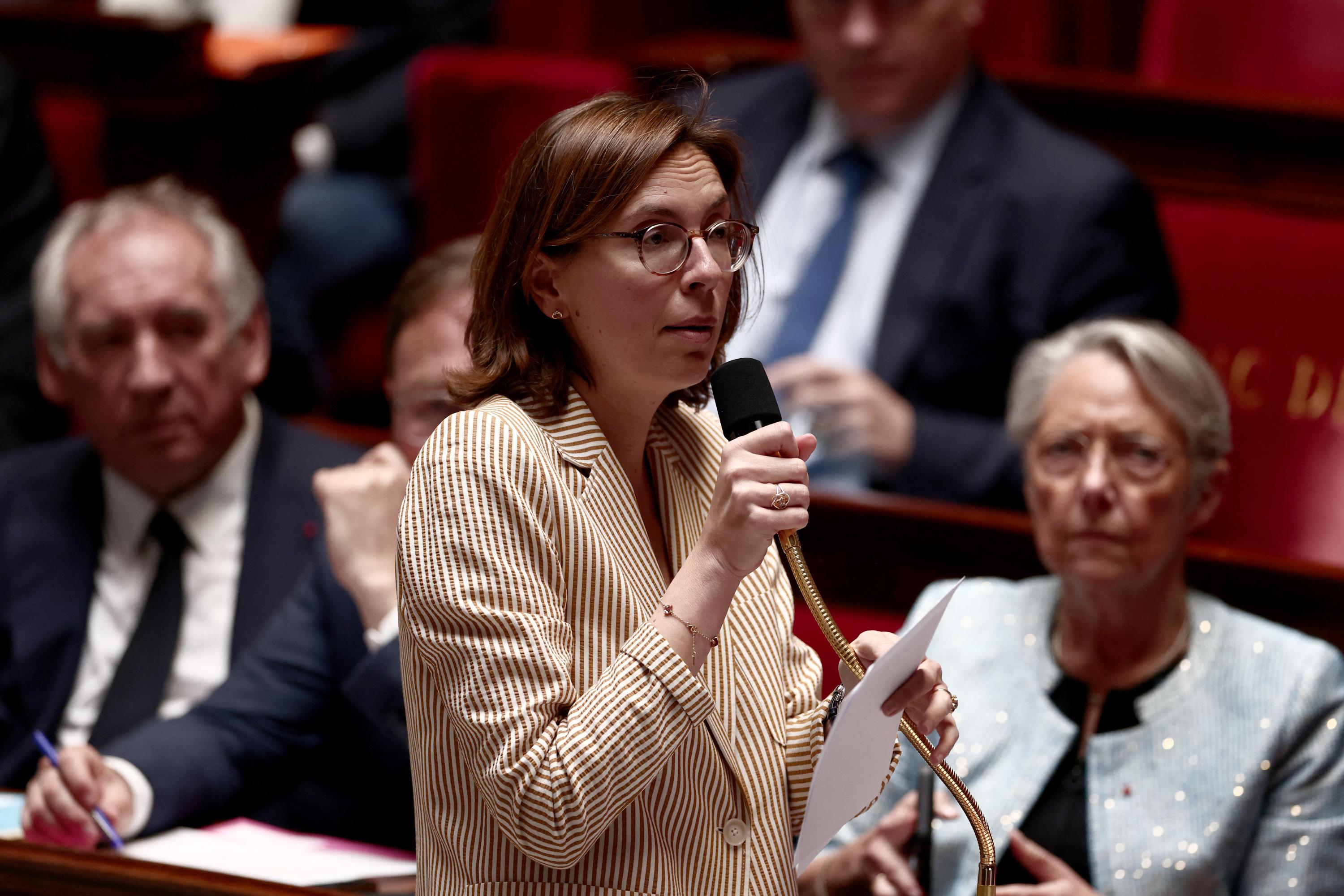 Budget 2026 : l’avantage fiscal pour la garde d’enfants ne sera pas modifié, promet Amélie de Montchalin