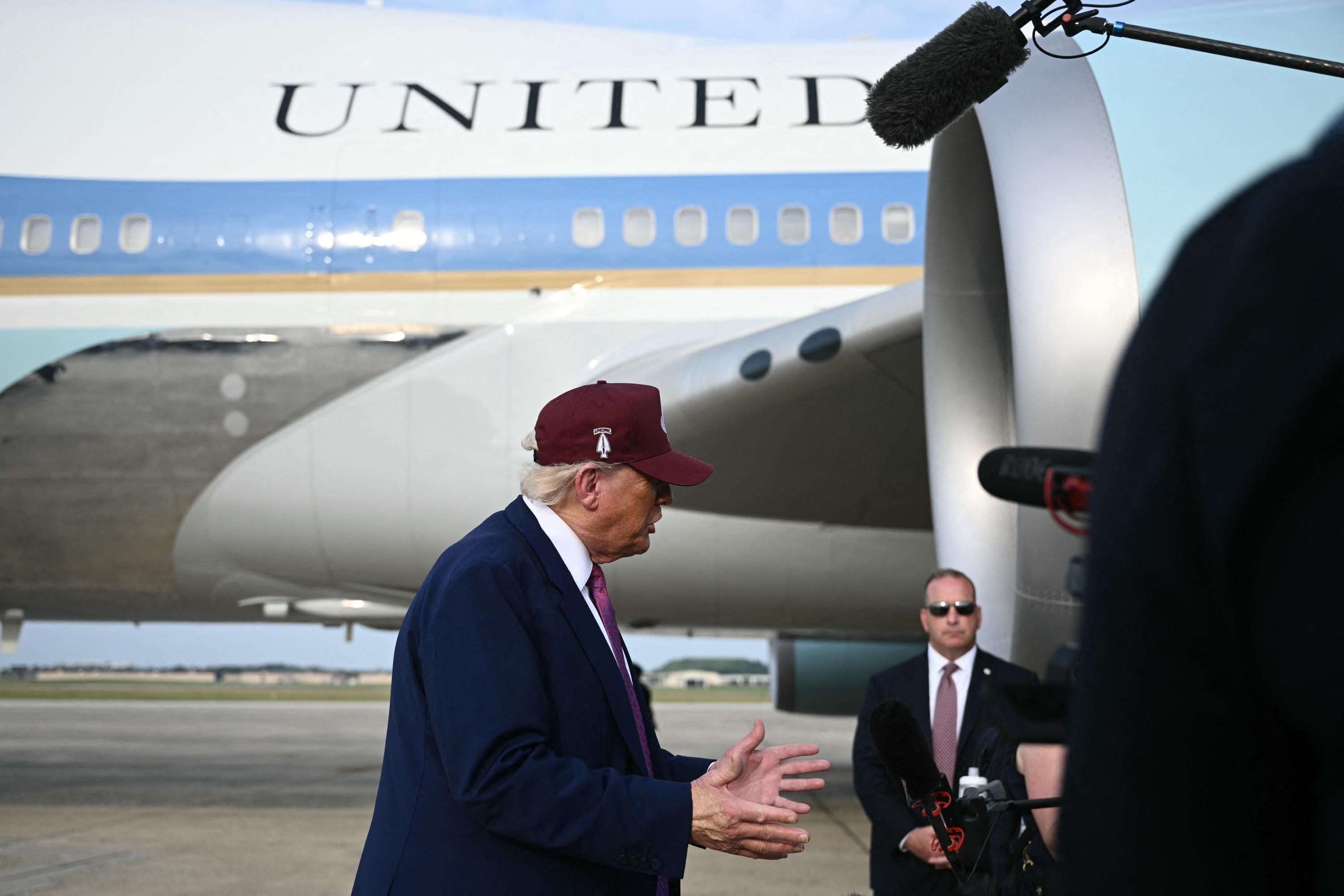 Émeutes anti-expulsions à Los Angeles : Donald Trump dit que la ville est envahie par des «ennemis étrangers»