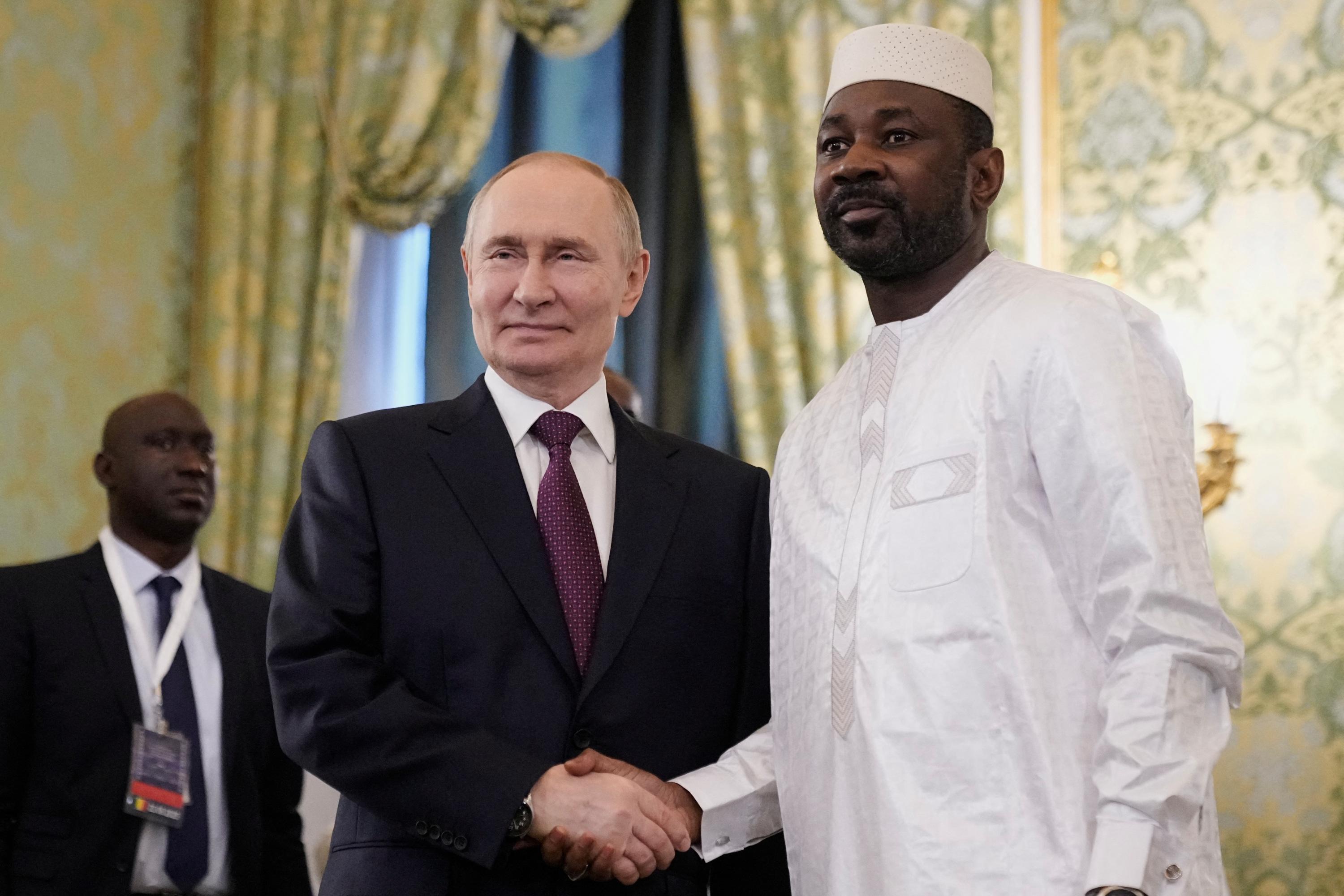 Mali : reçu par Poutine, le chef de la junte affirme vouloir «renforcer» les liens avec Moscou