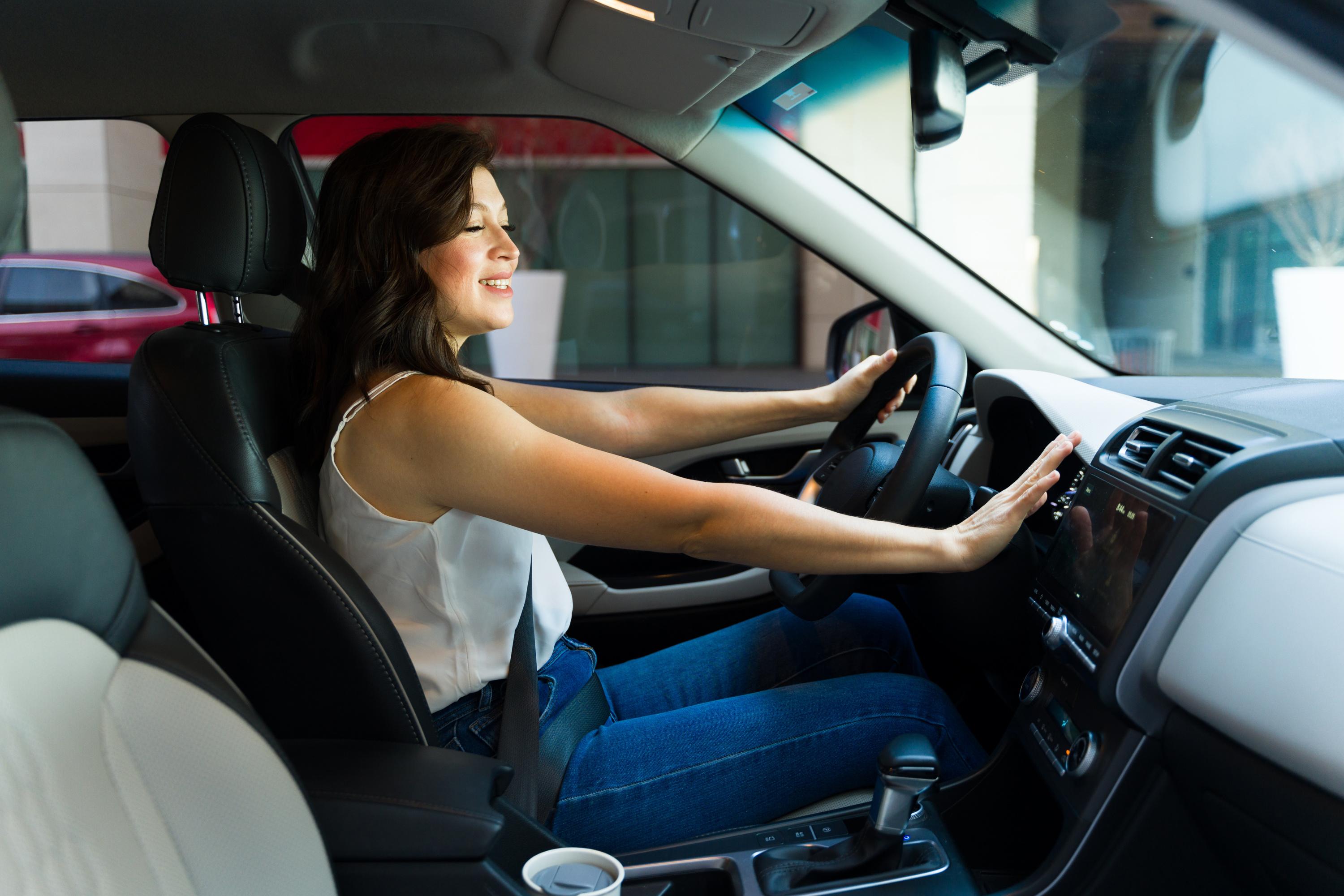 Pourquoi laisser tourner la climatisation de votre voiture à l’arrêt est une très mauvaise idée
