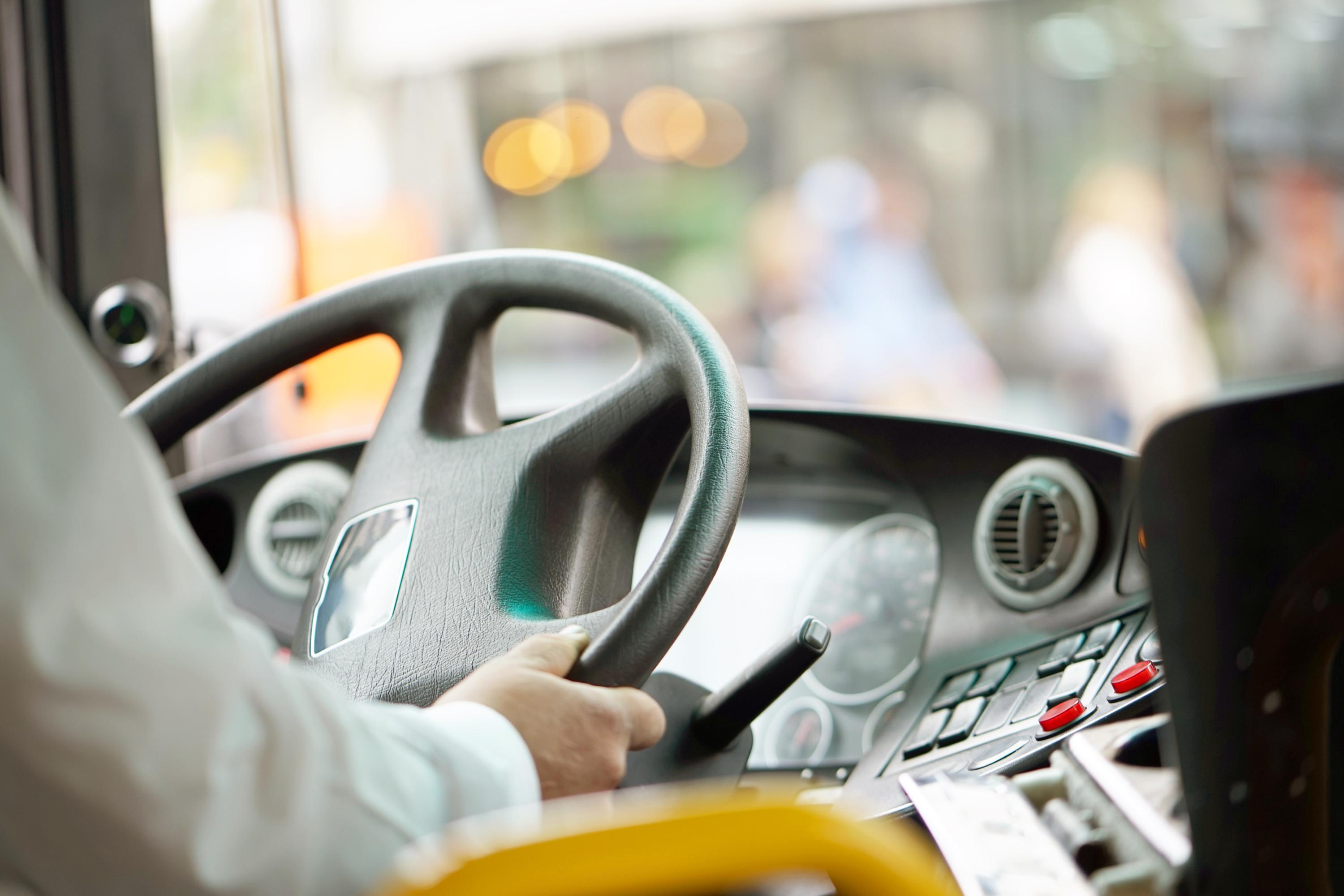 Près de Nice, un chauffeur de bus agressé et aspergé de gaz lacrymogène