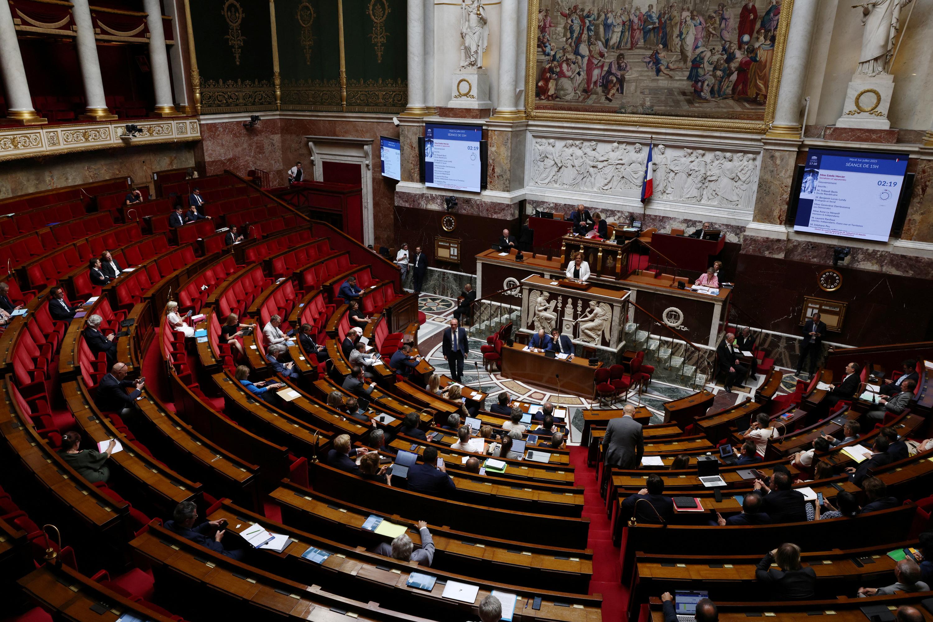 Loi Duplomb : la pétition contre le texte franchit la barre des deux millions de signatures