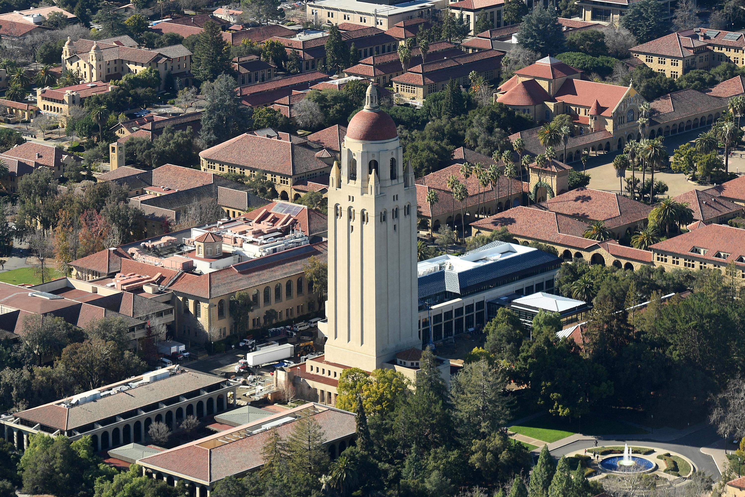 Plus de 360 postes supprimés à l'université Stanford après les coupes de Donald Trump