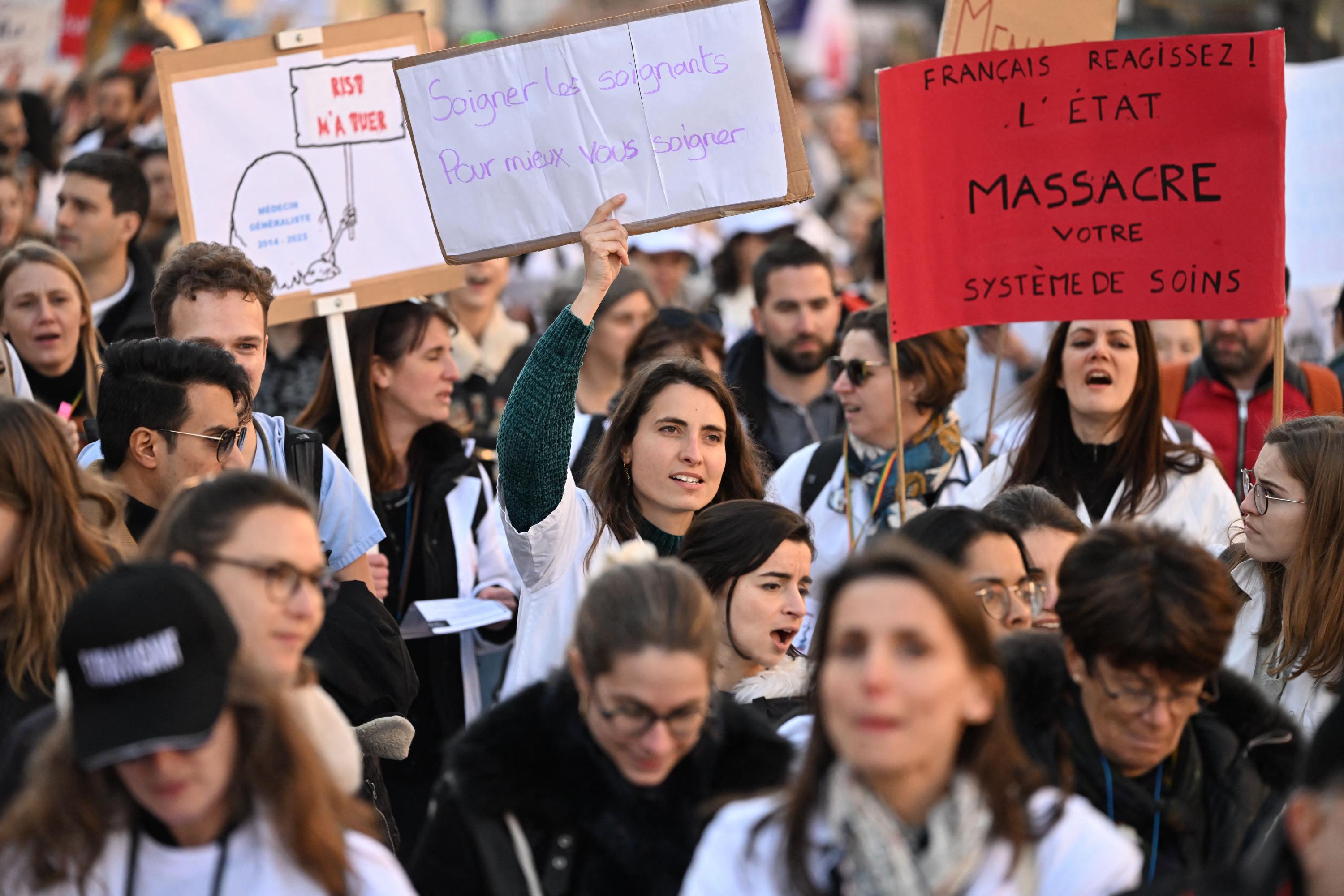 «On s’est tous déjà fait avoir» : les médecins généralistes en première ligne face à l’explosion des arrêts maladie