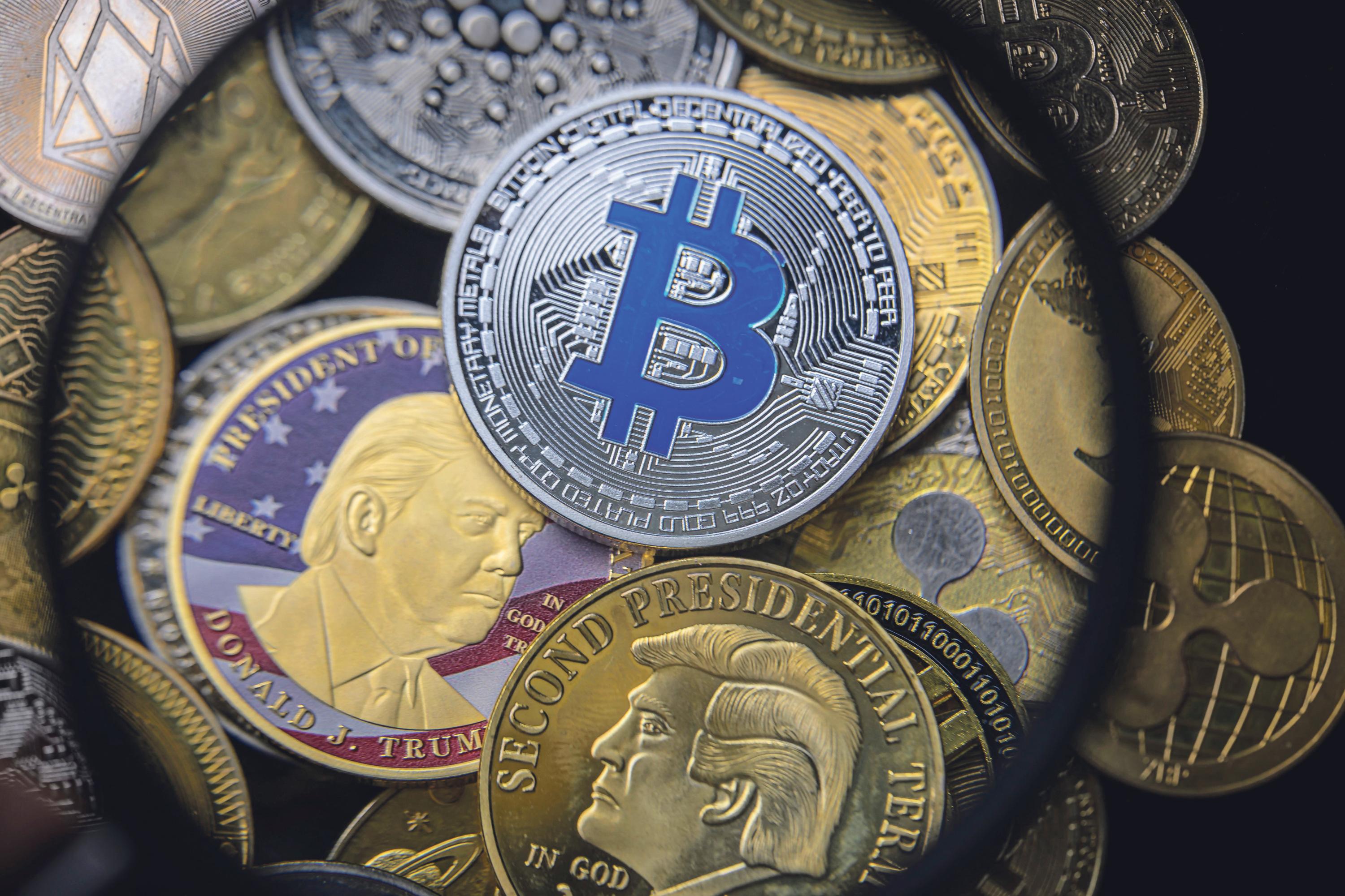 «Cette industrie est une arnaque» : de l’hostilité assumée à l’intérêt bien compris de Donald Trump pour les cryptomonnaies
