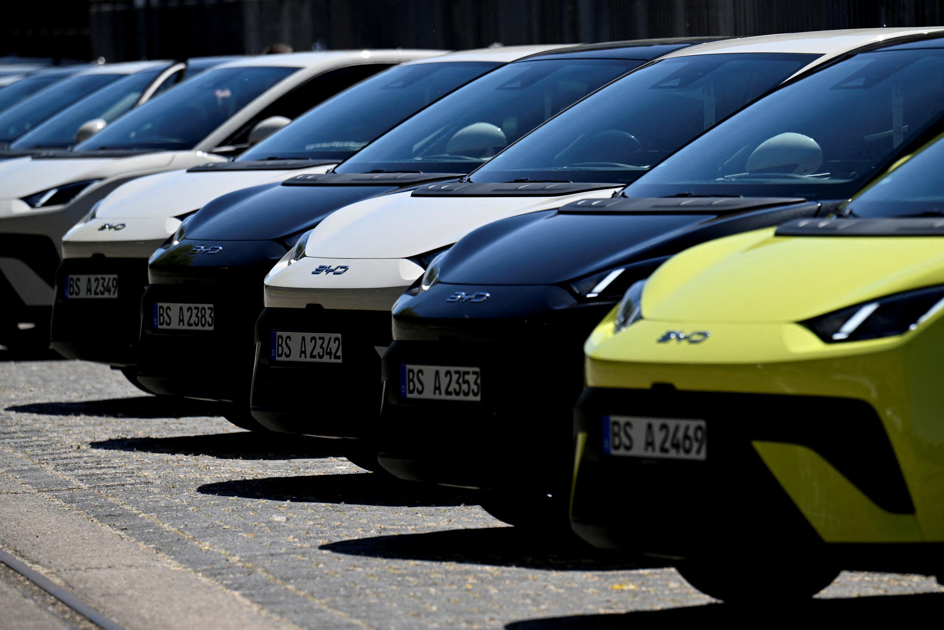 Lancé dans la course aux volumes, BYD a perdu un tiers de sa valeur en Bourse