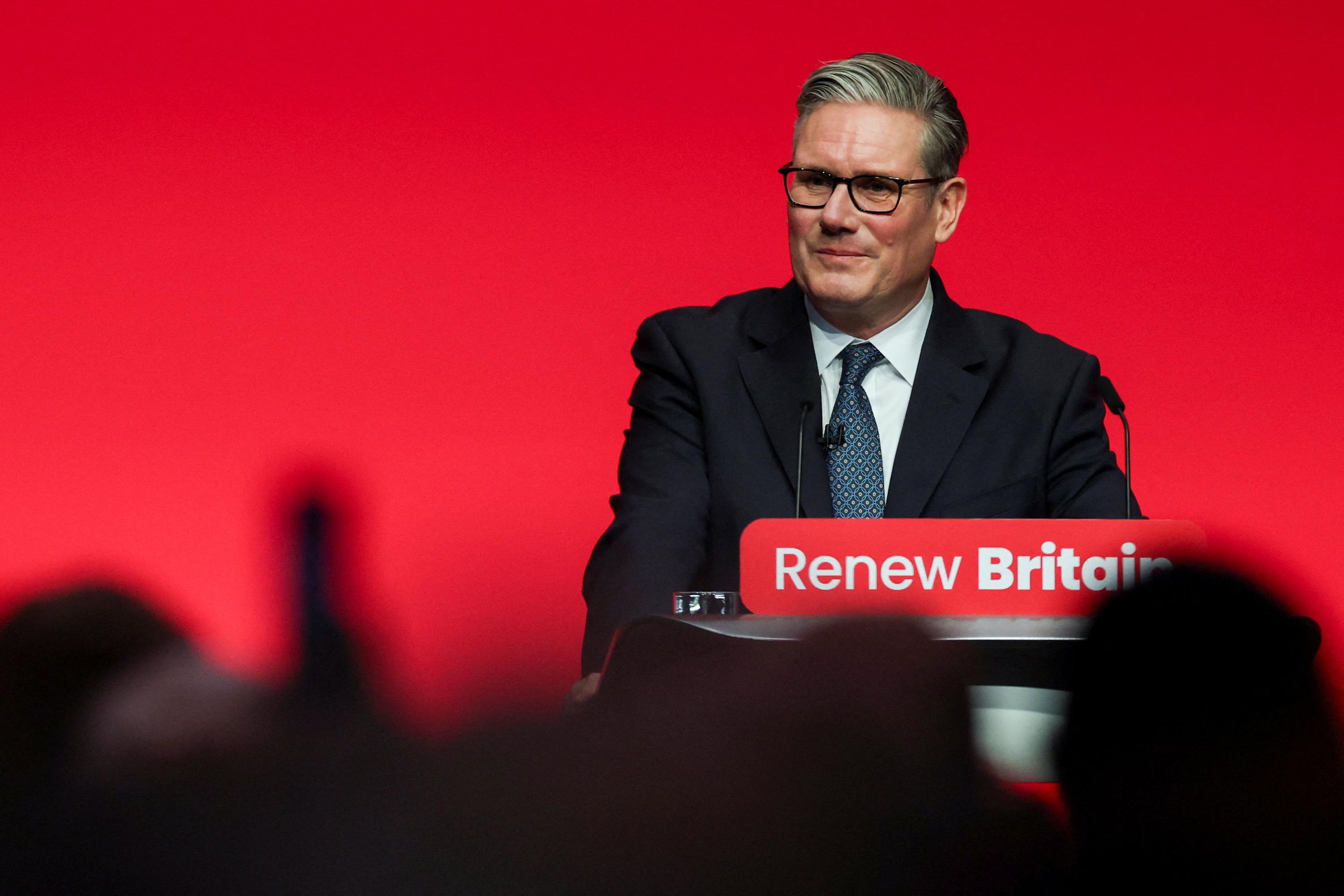 Keir Starmer appelle à l’unité pour combattre «l’huile de serpent» du parti Reform UK de Nigel Farage