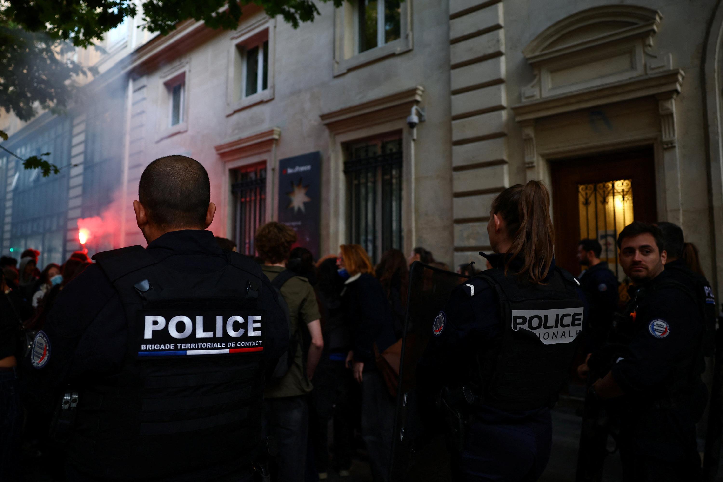 EN DIRECT - Grèves et manifestations du 2 octobre : Stellantis, Michelin, Thales... Plusieurs usines bloquées en France