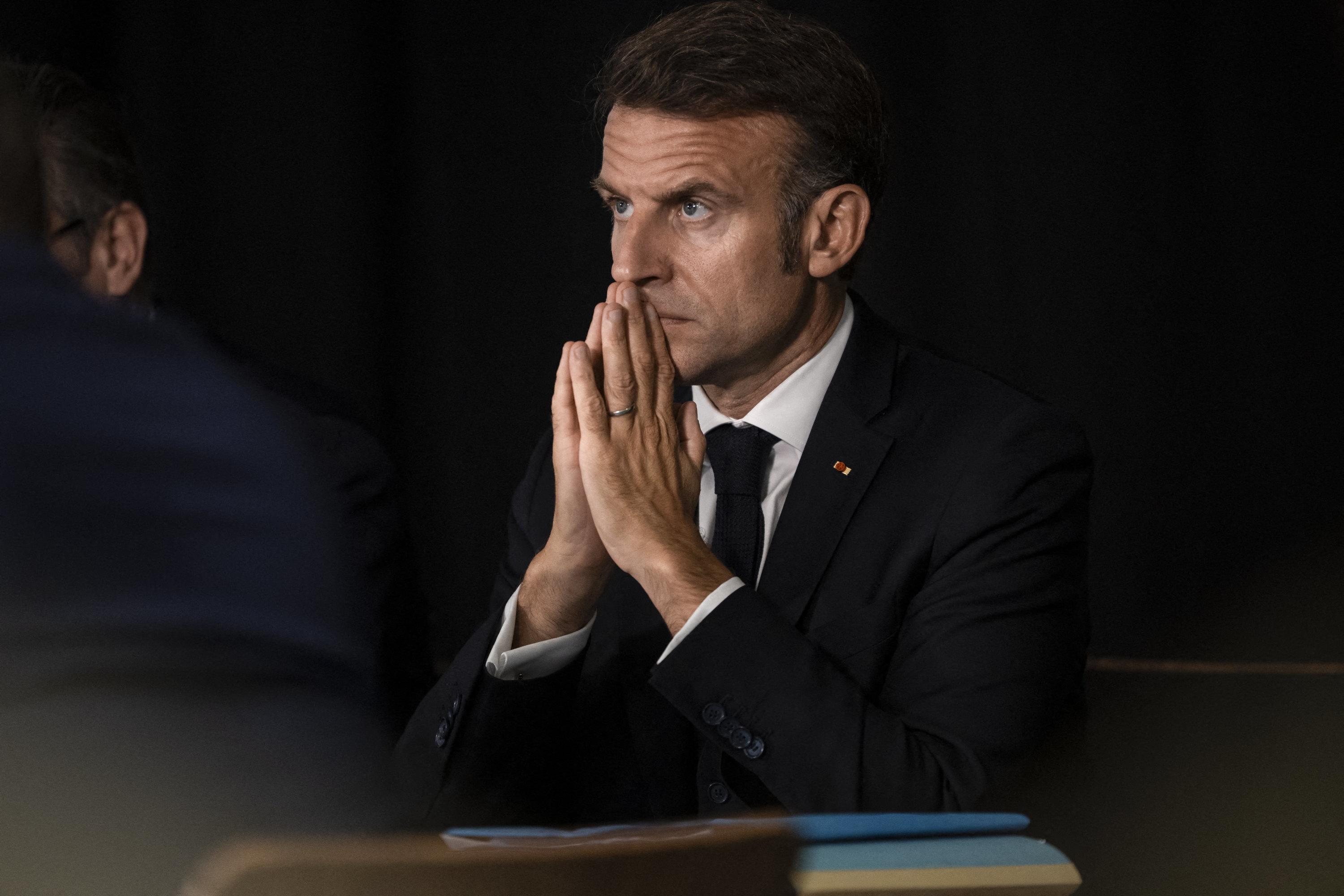 Macron Faces Political Turmoil After Lecornu's Resignation Amid National Assembly Uncertainty