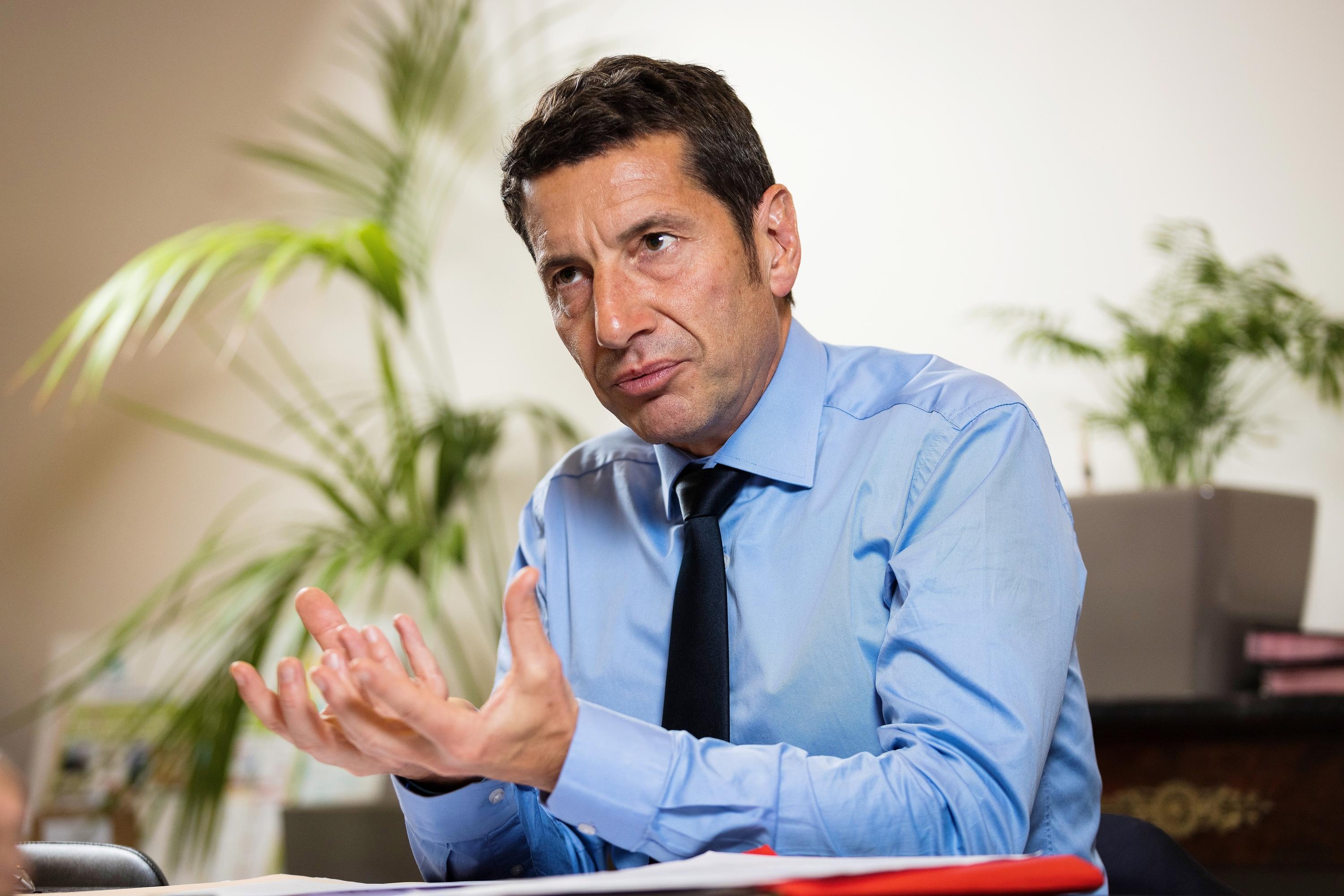 David Lisnard Avverte Les Républicains Sui Rischi di Un Governo Socialista e Spendaccione