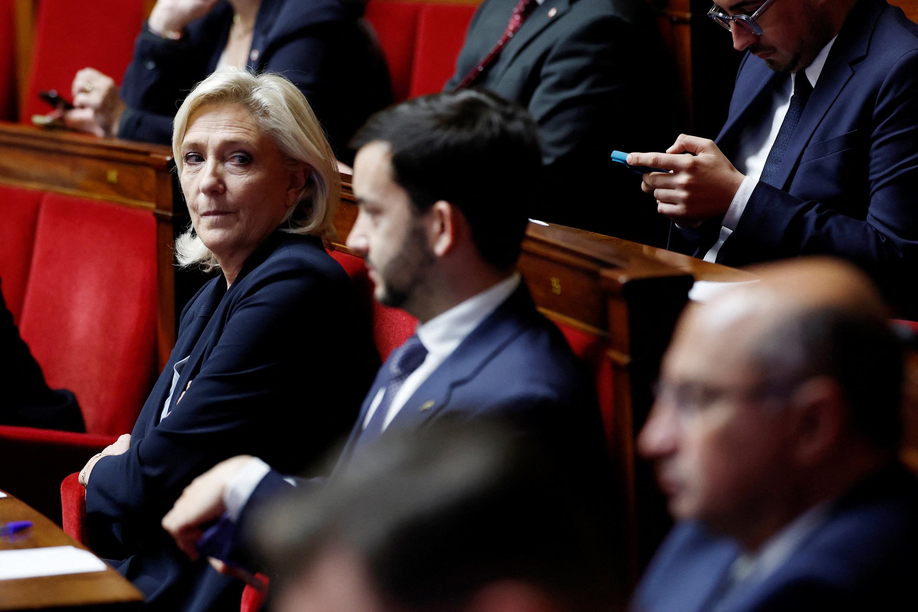 Marine Le Pen e il Partito Nazionale: una nuova strategia per influenzare l'economia francese