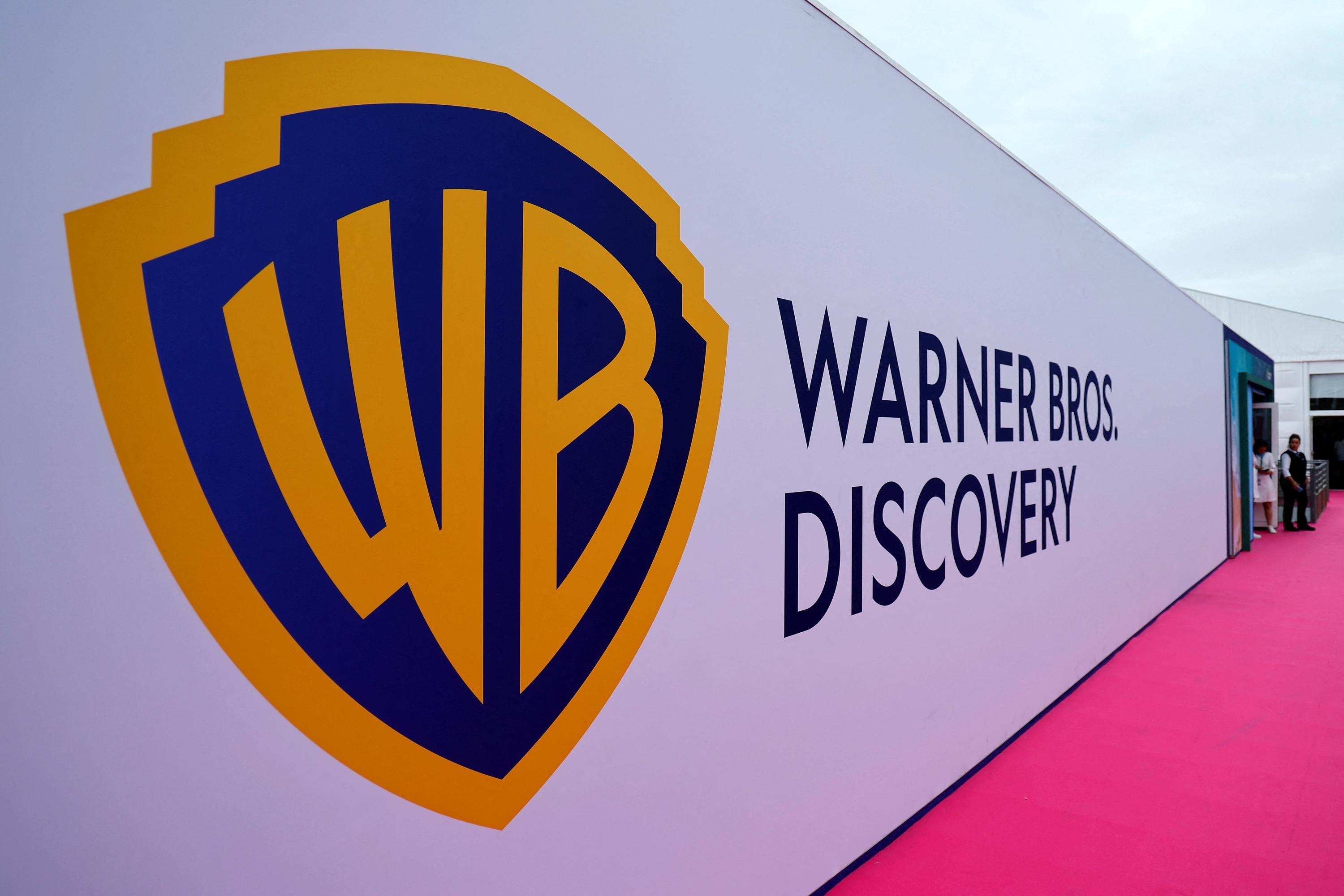 Warner Bros Discovery explore les options de vente après avoir reçu plusieurs offres