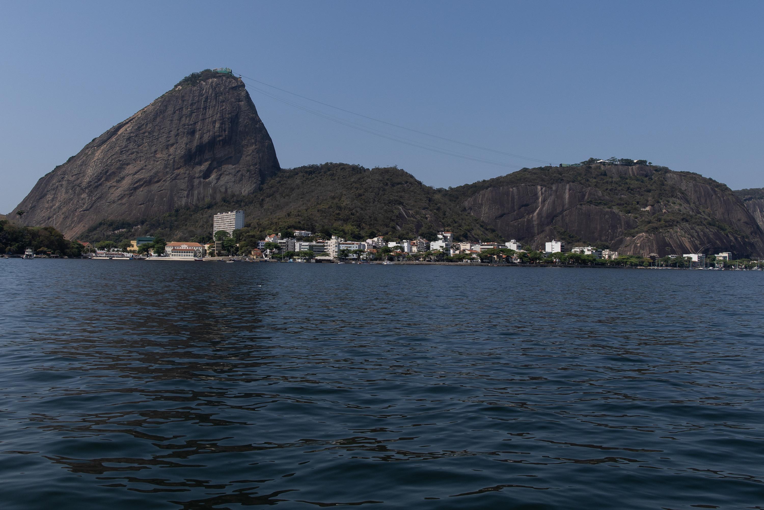 Des plages aux favelas, le chantier titanesque de dépollution de la baie de Rio de Janeiro