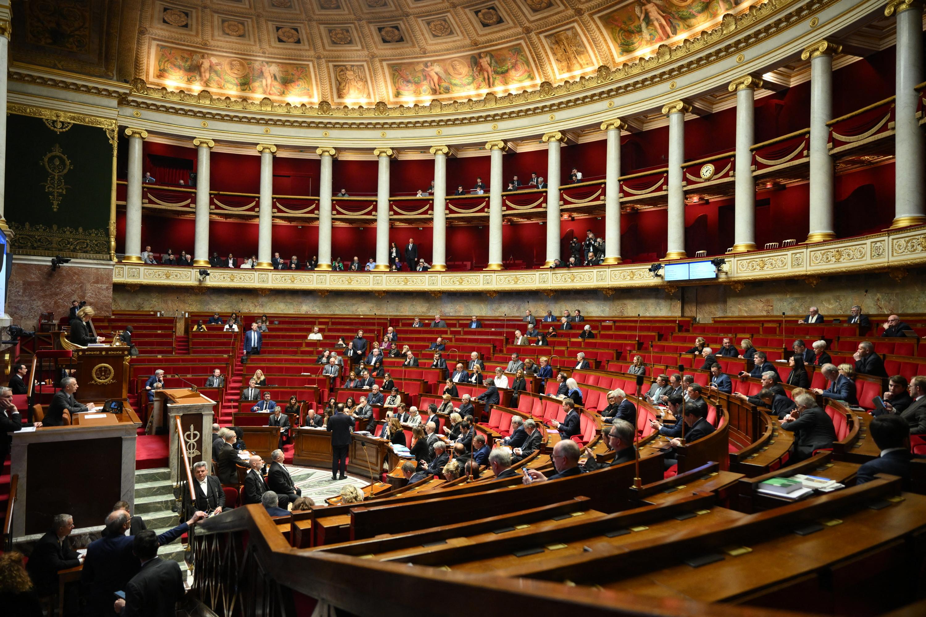 Deputati francesi chiedono di chiudere il bilancio per concentrarsi alle elezioni comunali