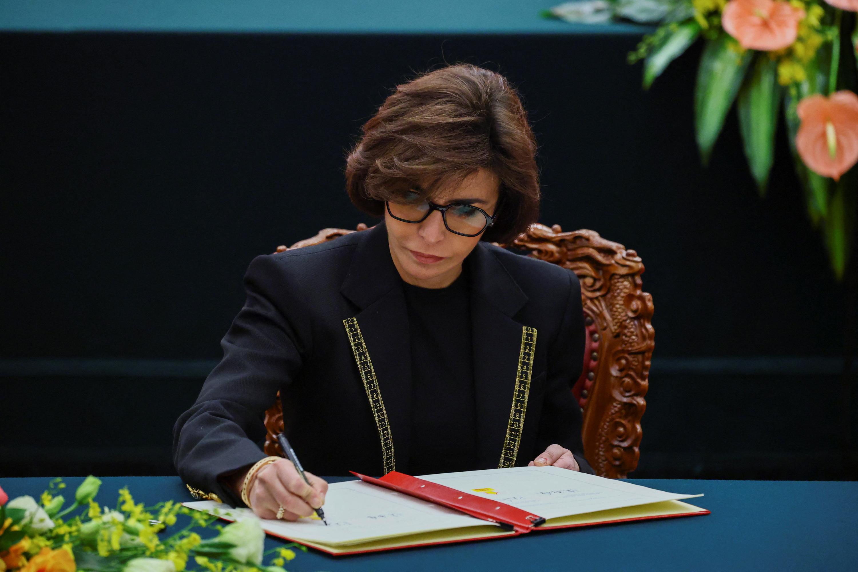 Est-il possible d’autoriser les infirmières à circuler sur les voies de bus à Paris, comme le suggère Rachida Dati ?