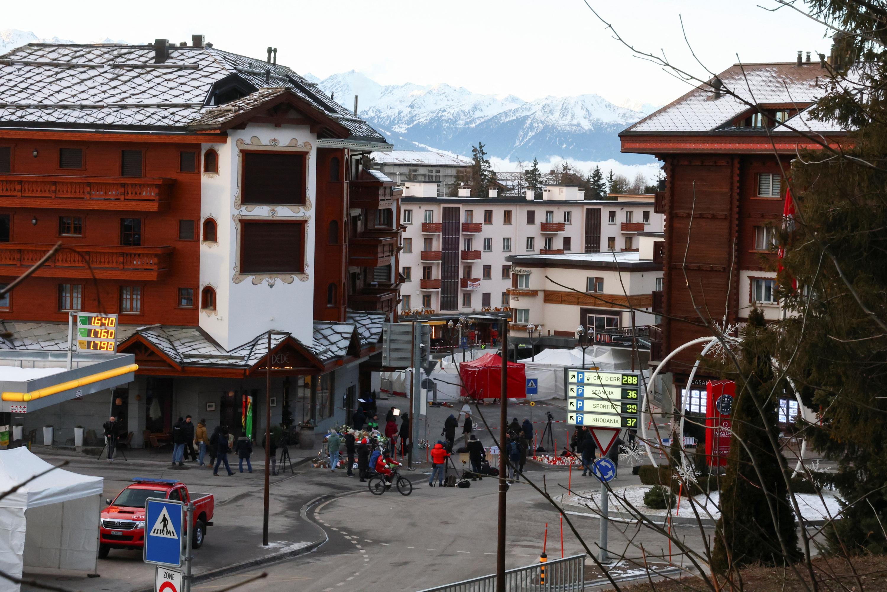 À Crans-Montana, l’heure est au recueillement et à la consternation.