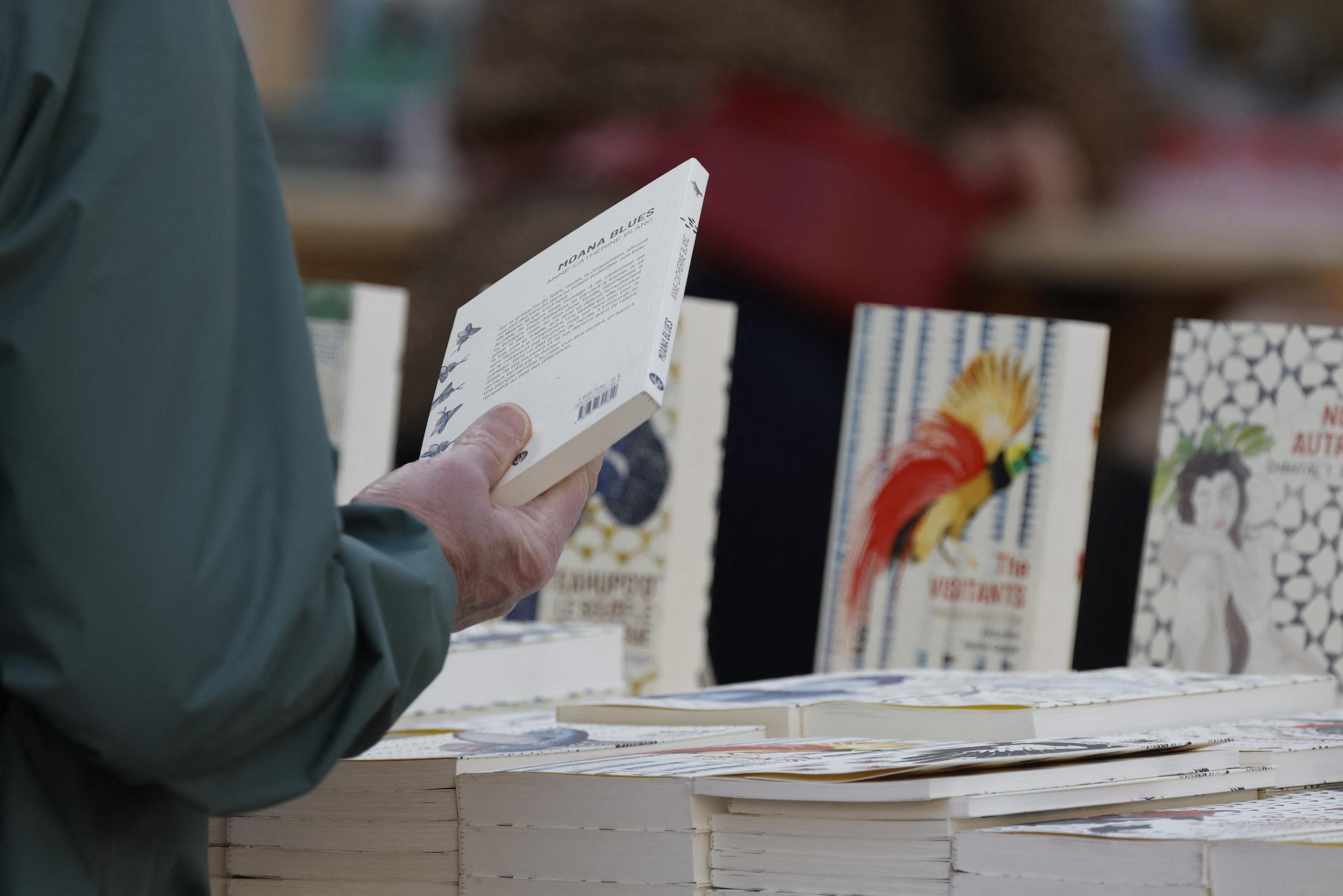 « Il peut y avoir des trous dans la raquette » : pourquoi des livres haineux se retrouvent en vente sur les sites d’e-commerce