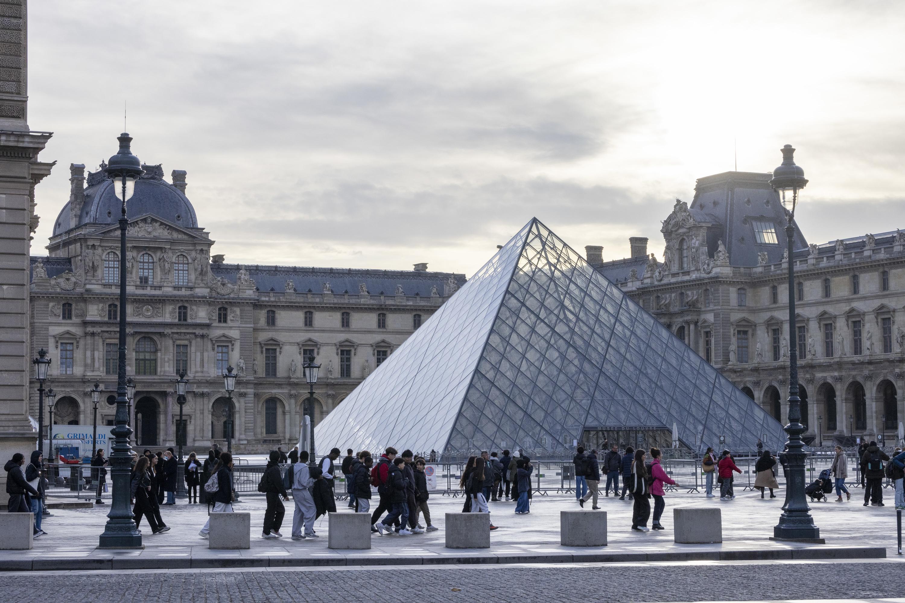 Governance Turmoil and Financial Measures at the Louvre Amid Internal Strife