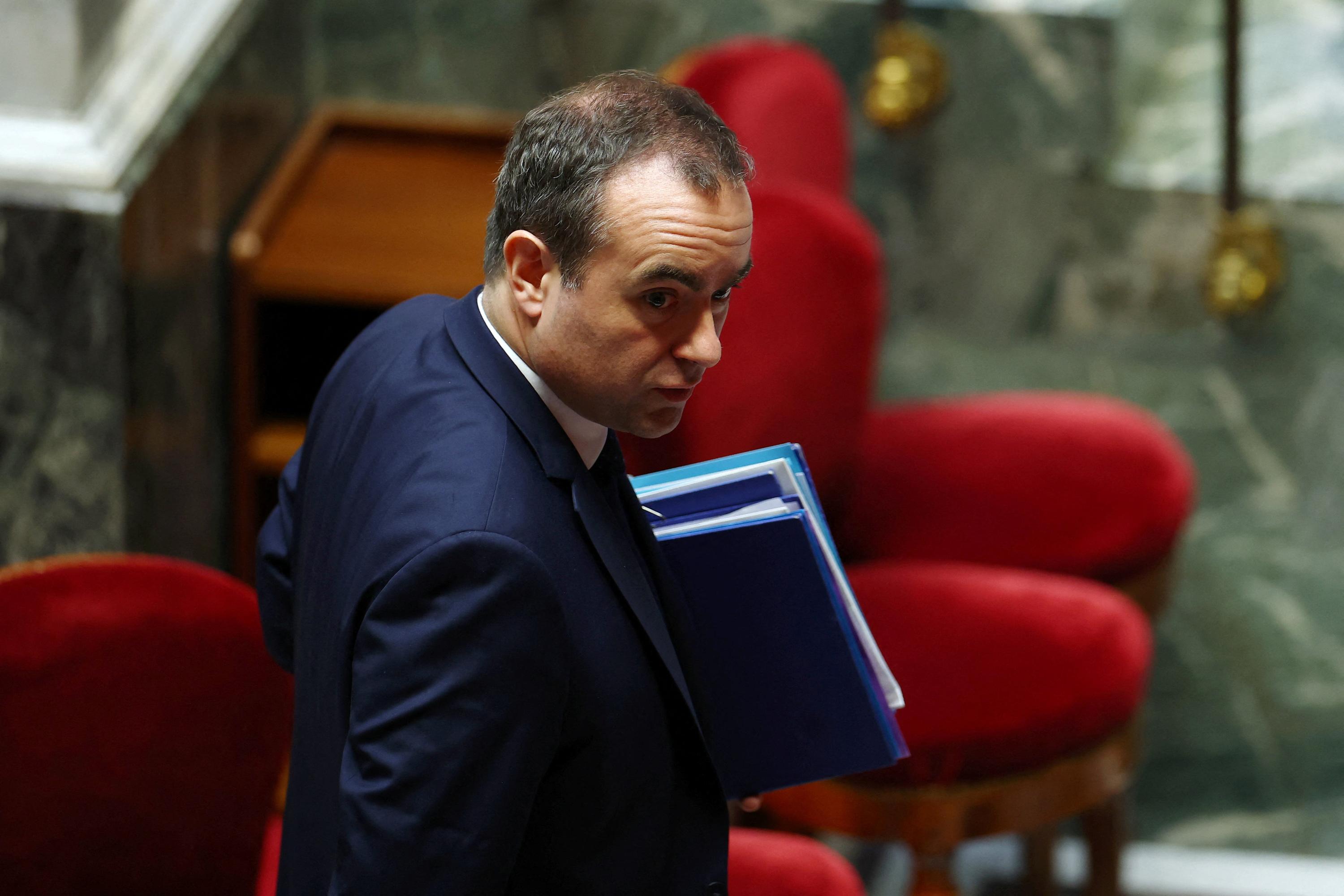 French Government Faces Senate Rejection of 2026 Budget Amid Economic Growth Optimism