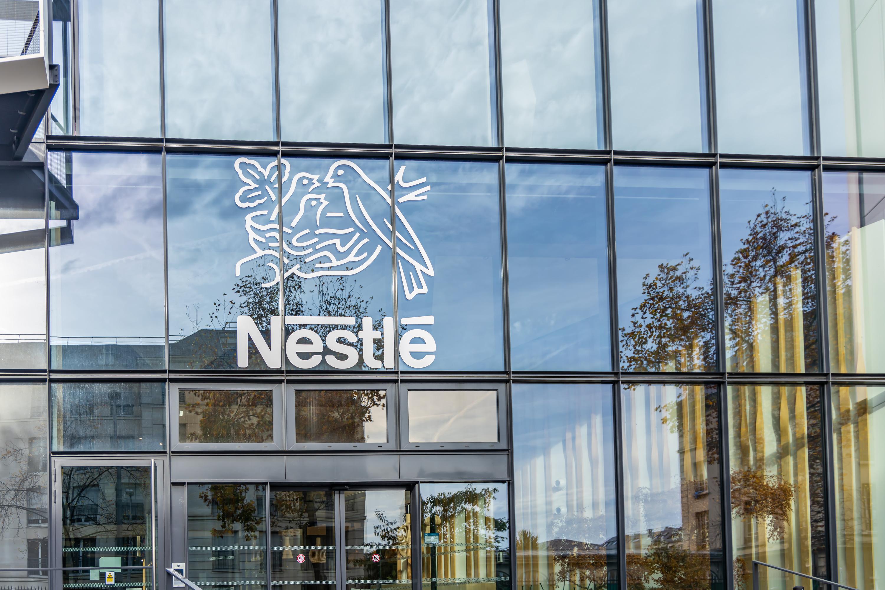 Lait infantile : Nestlé rejette les accusations «inacceptables car infondées» de Foodwatch