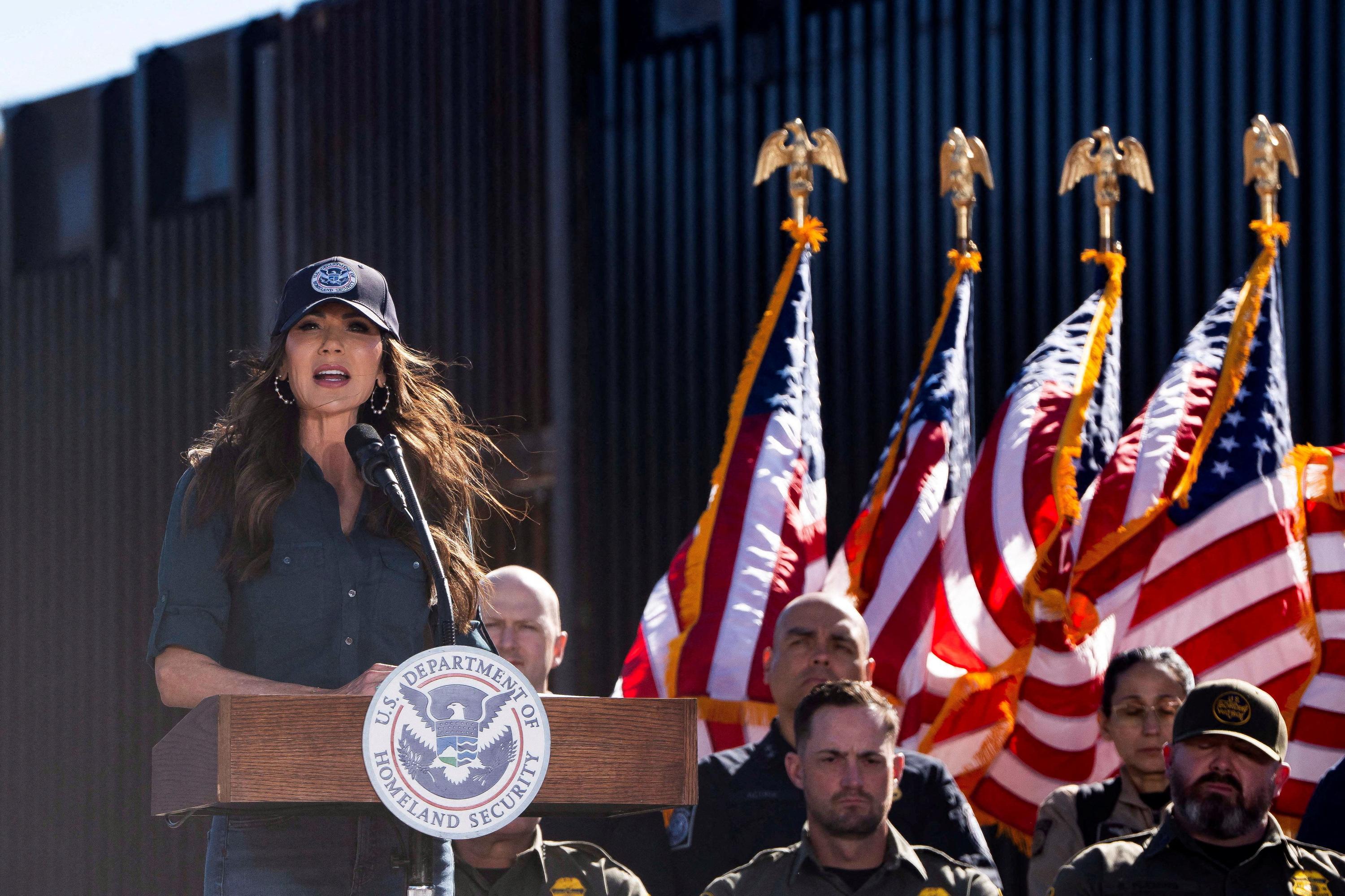 «Une incompétente avide de publicité» : aux États-Unis, le ministère de la Sécurité intérieure dans la tourmente