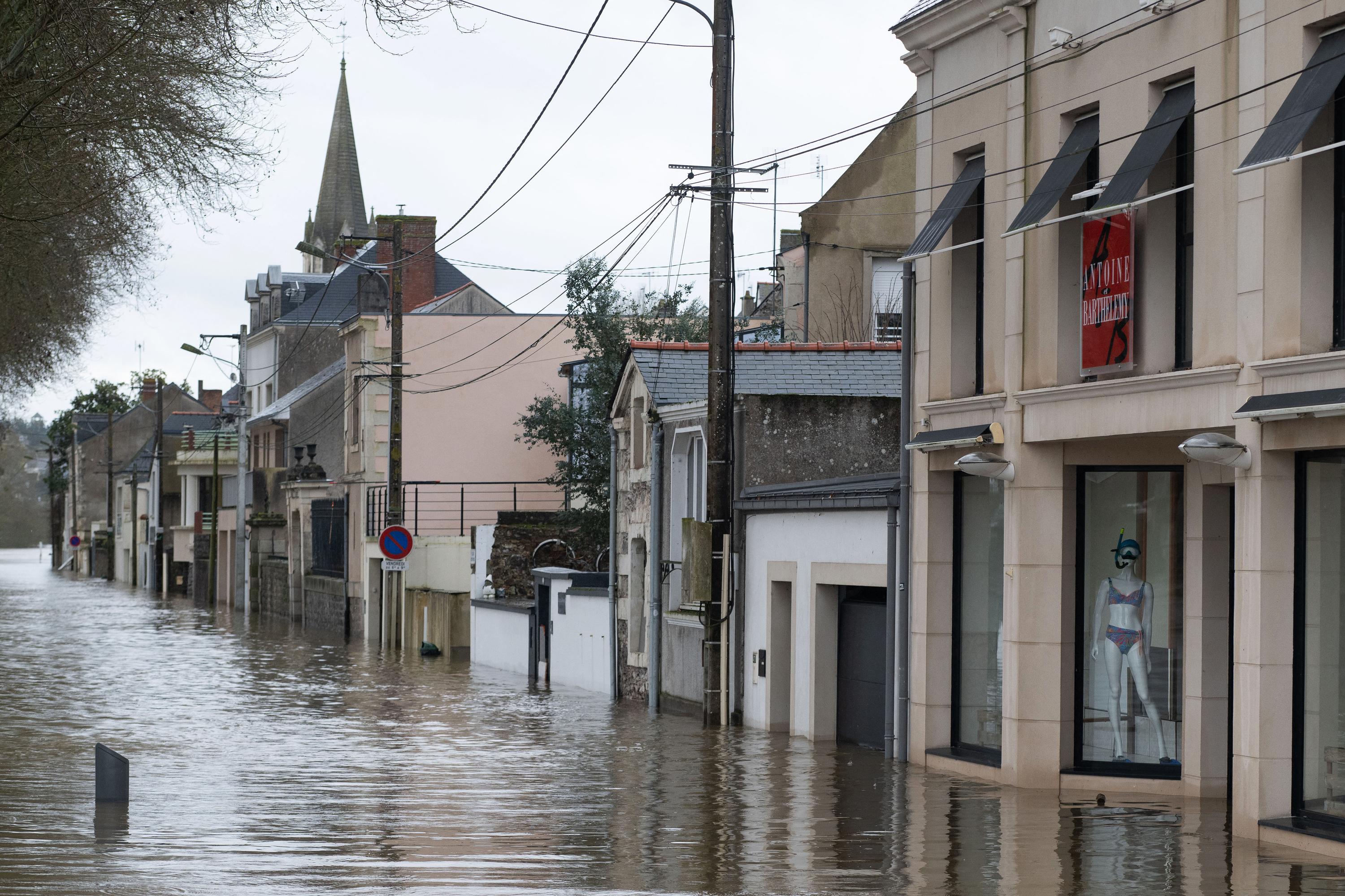 EN DIRECT - Inondations dans l’Ouest : des crues «vont se poursuivre tout le week-end, voire au-delà» annonce Vigicrues