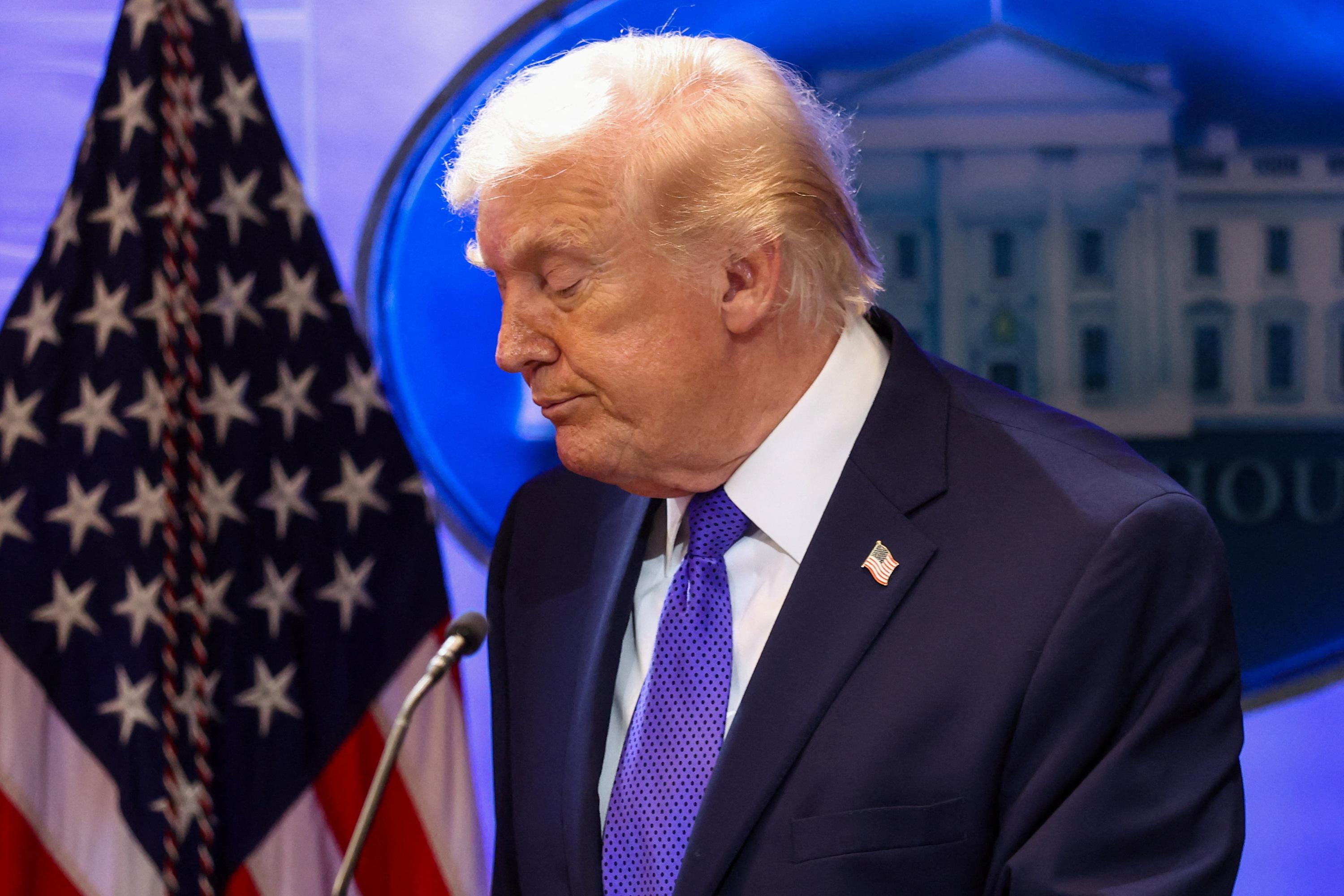 Droits de douane annulés par la Cour suprême : «C’est l’un des piliers de la politique commerciale de Donald Trump qui vacille»