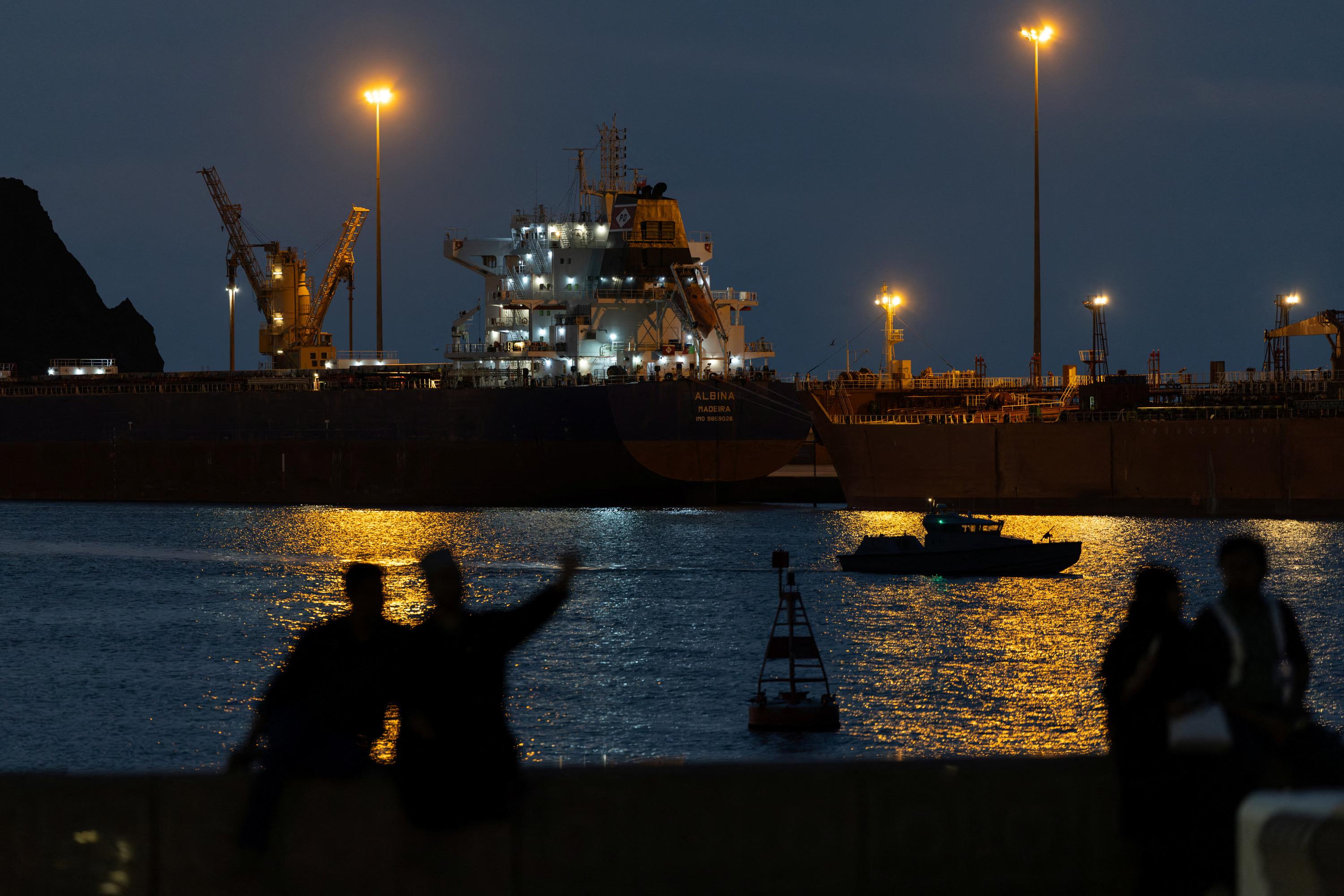 Pétrole : le baril de WTI franchit les 100 dollars, le Brent en hausse de 1,73% à 113,44 dollars