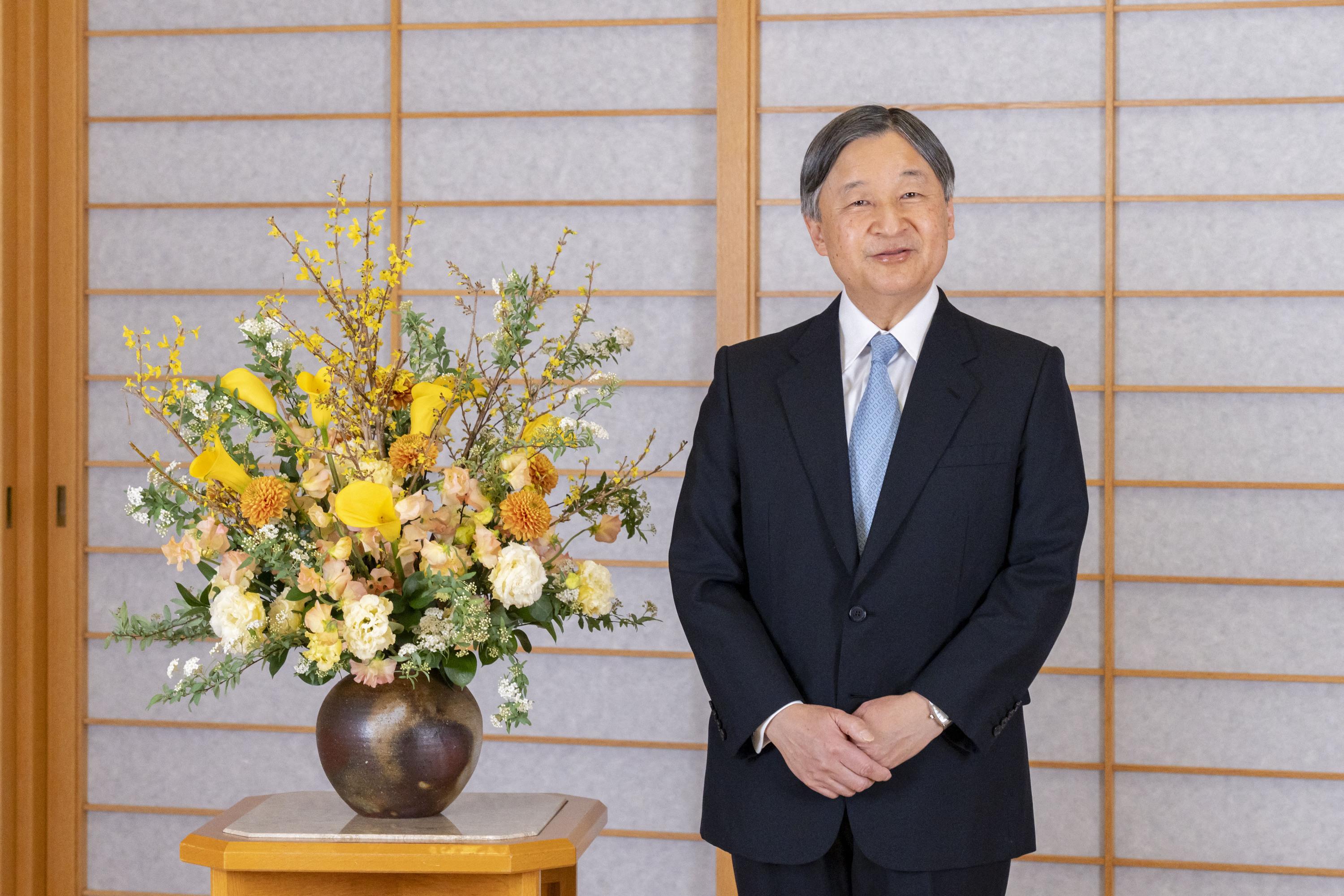 «Moderne» mais soucieux de la tradition : qui est Naruhito, l’empereur japonais qui reçoit Emmanuel Macron ?