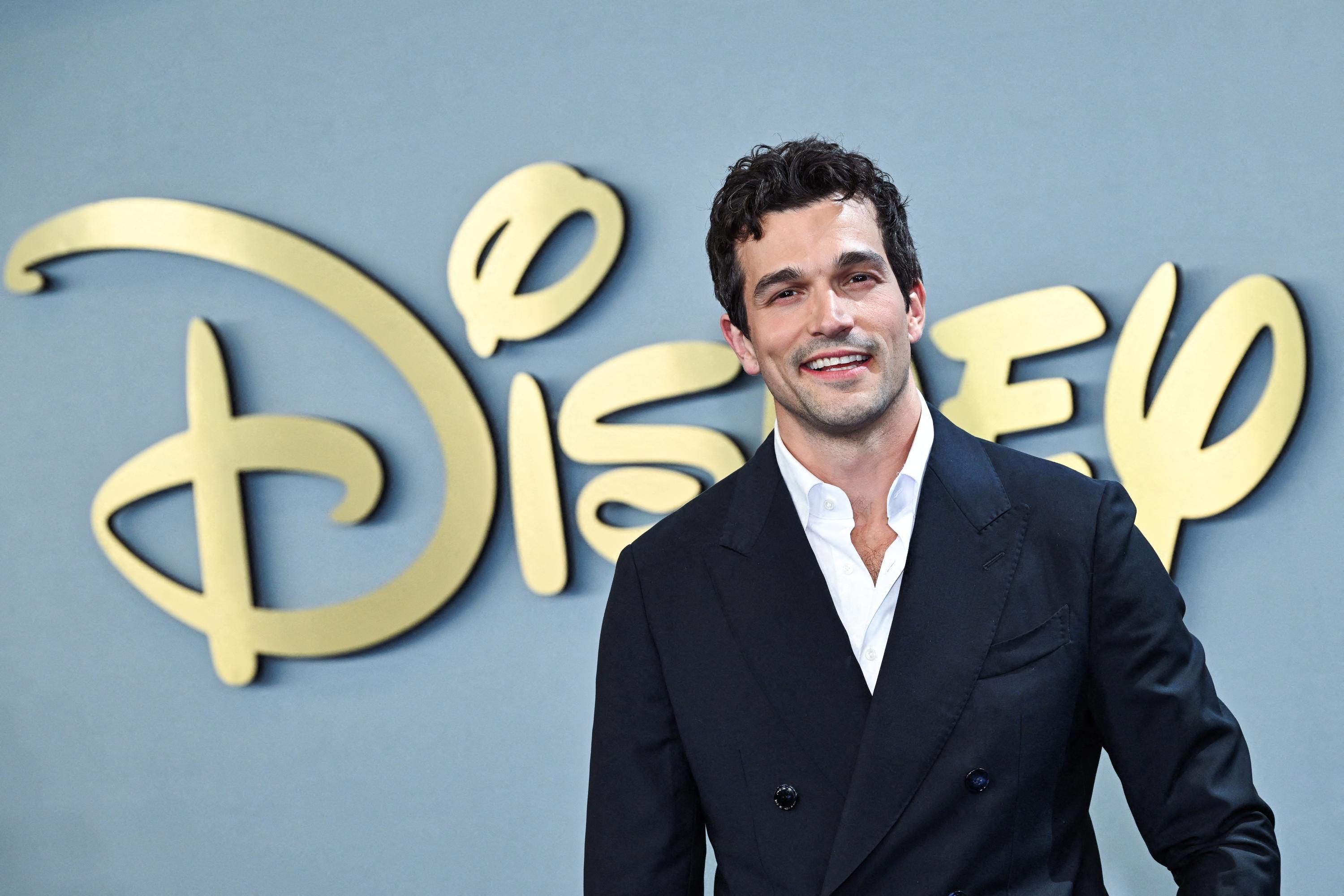 Paul Anthony Kelly, acteur connu pour Love Story, rejoint la distribution d'American Horror Story saison 13 — Séries TV