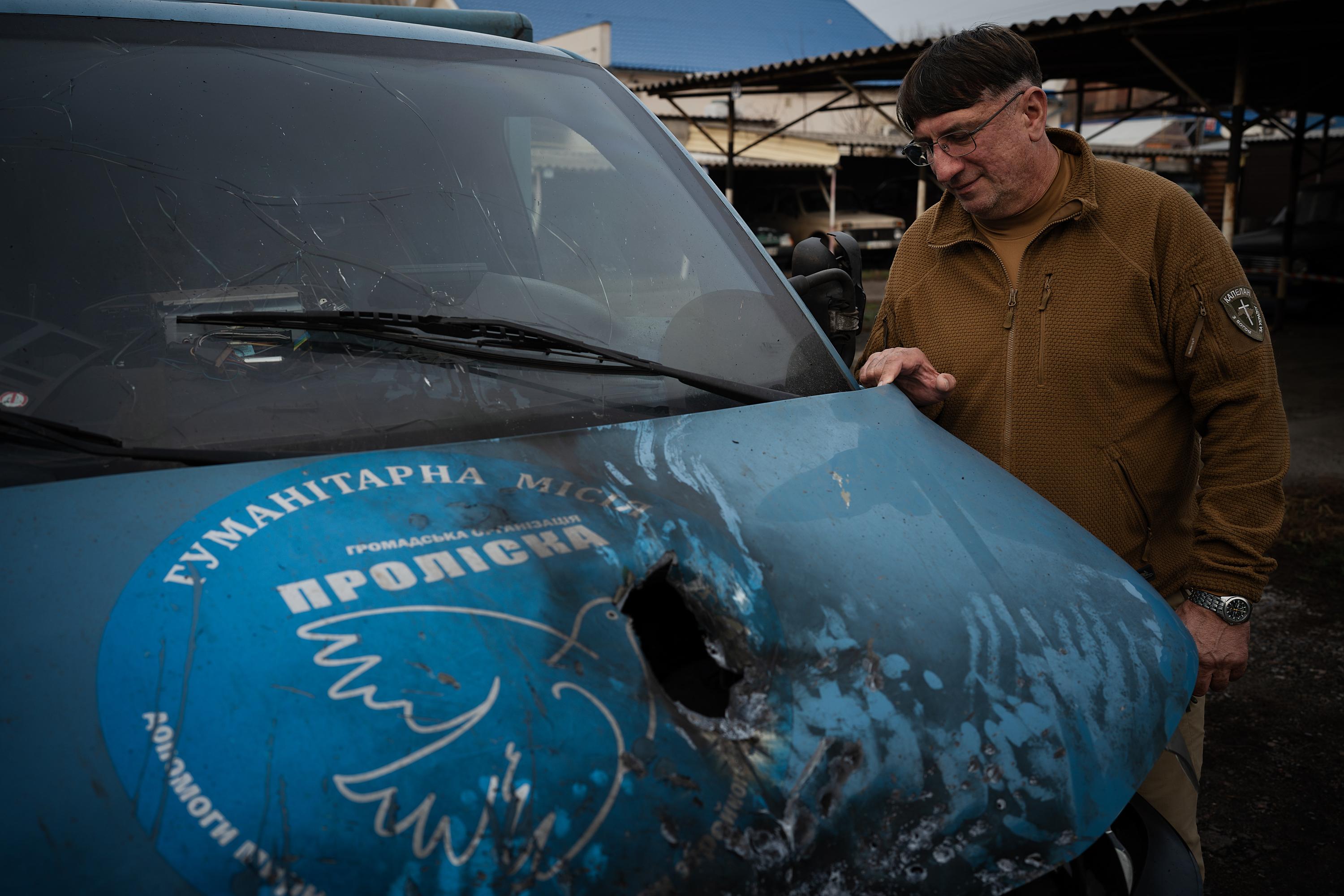 Des brouilleurs ou la mort : face aux drones, le dilemme des humanitaires ukrainiens pour évacuer les civils coincés dans la «kill zone»