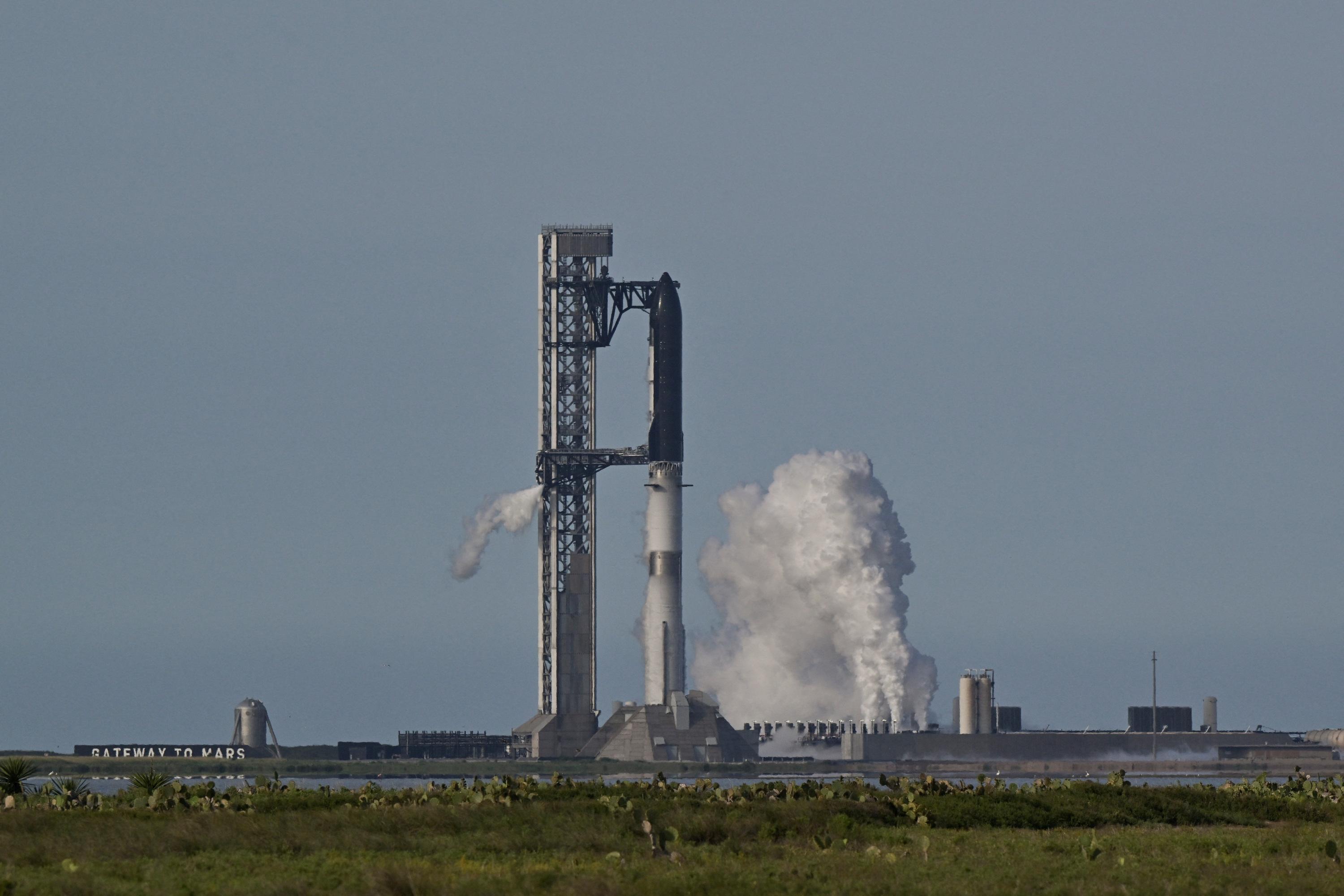 SpaceX reporte le lancement très attendu de sa dernière fusée Starship