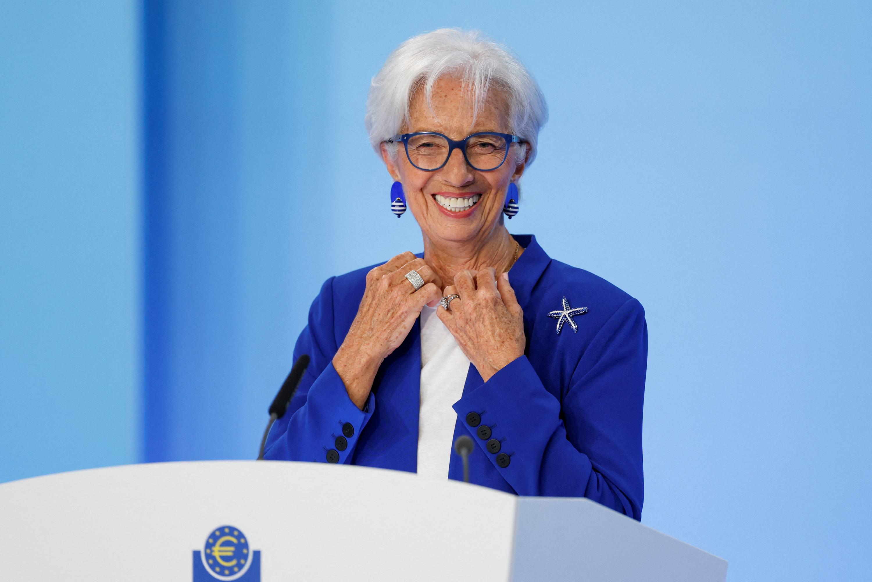 «Le capitaine du bateau est à bord» : Christine Lagarde confirme rester à la tête de la BCE