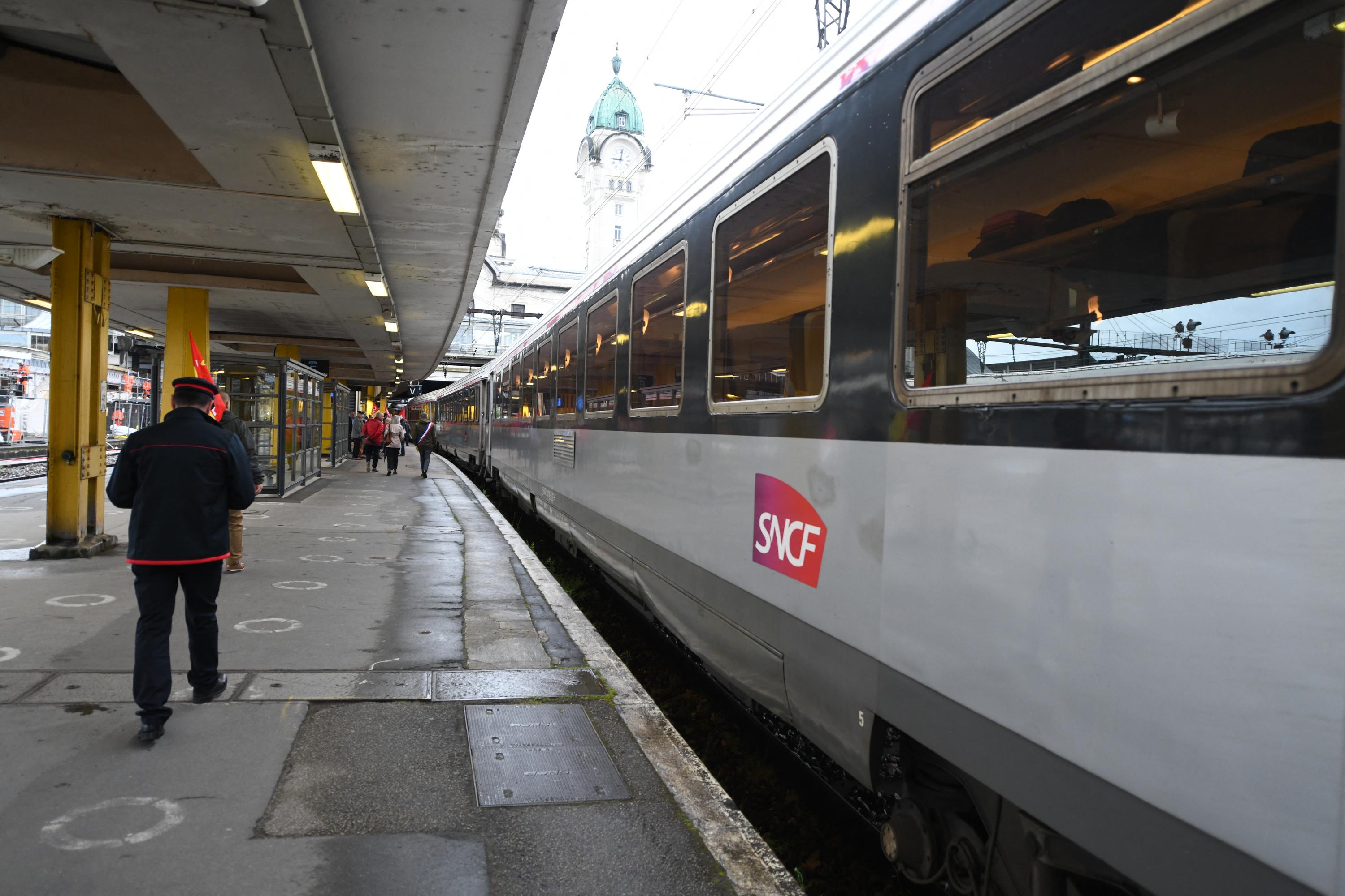 Retards à répétition, «chaleur de plomb»... La ligne SNCF Clermont-Paris, un «enfer» quotidien pour les usagers