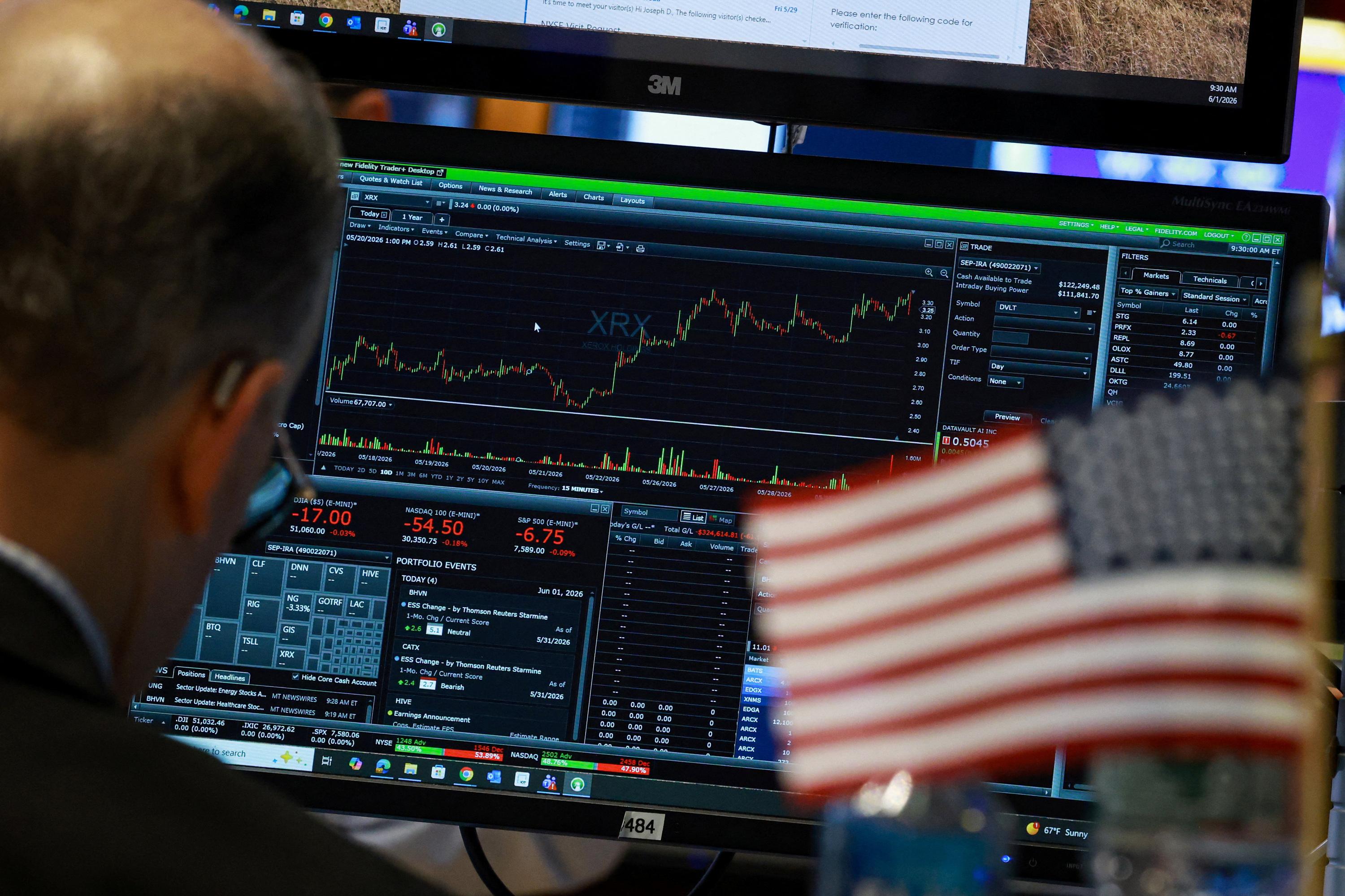 Wall Street ouvre en hausse, se reprend après la Fed
