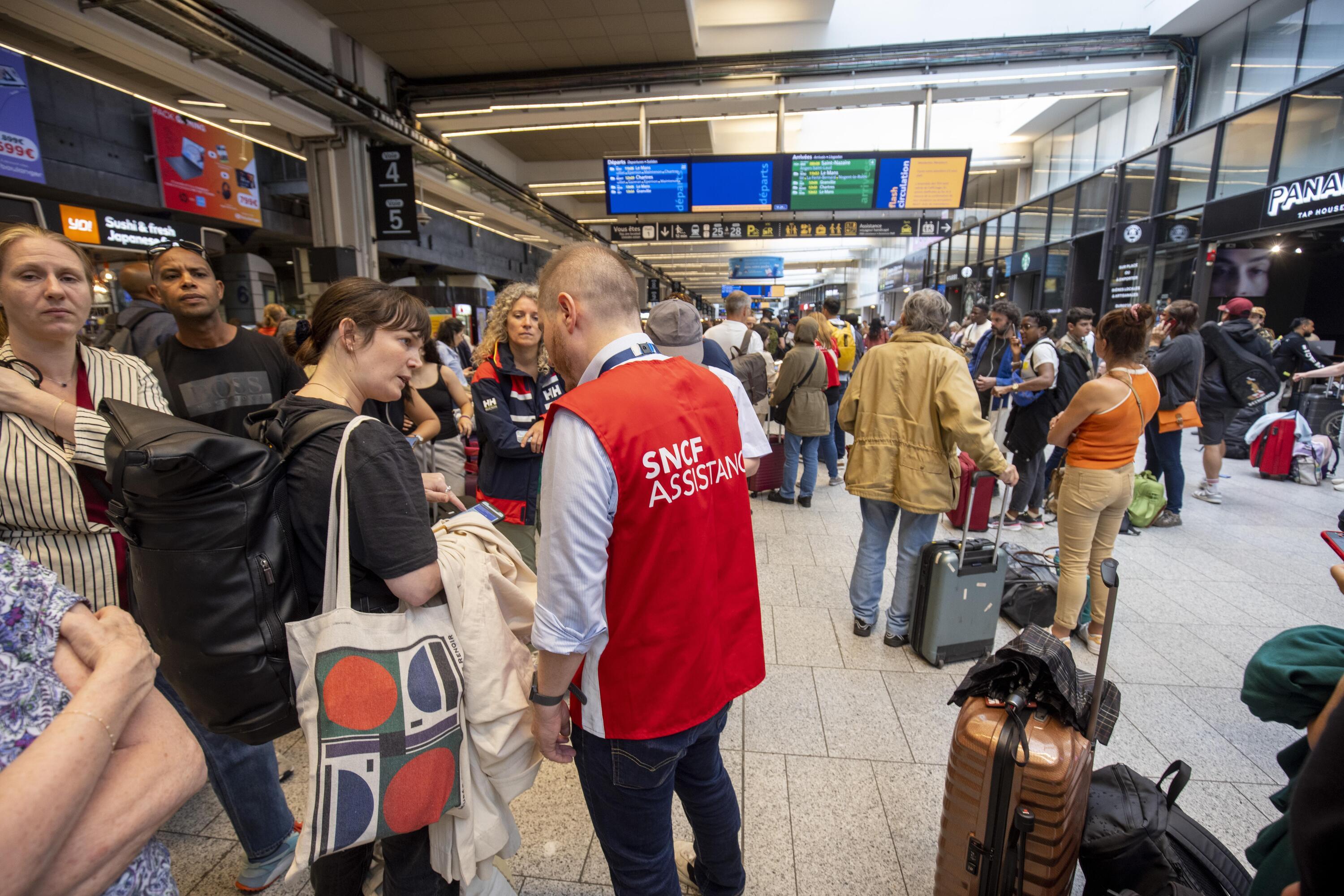 TGV immobilisés, retards, annulations... Pourquoi la SNCF ne semble pas armée face aux épisodes de fortes chaleurs ?