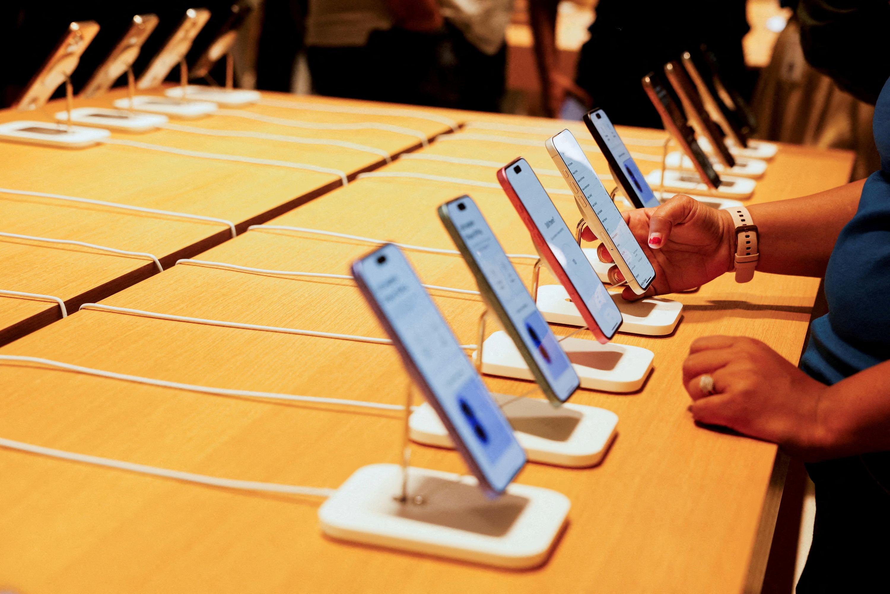 Apple commande à Broadcom pour plus de 30 milliards de dollars de puces électroniques